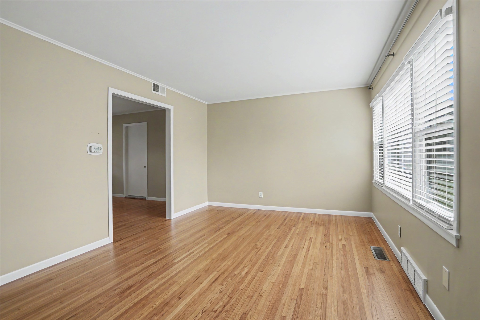 2832 S Richmond Avenue Property Photo 4