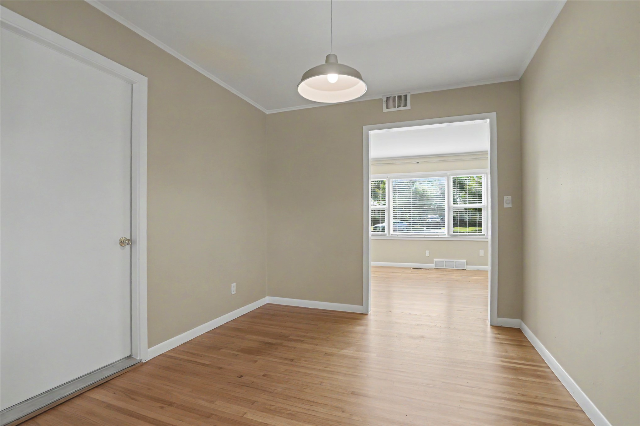 2832 S Richmond Avenue Property Photo 8