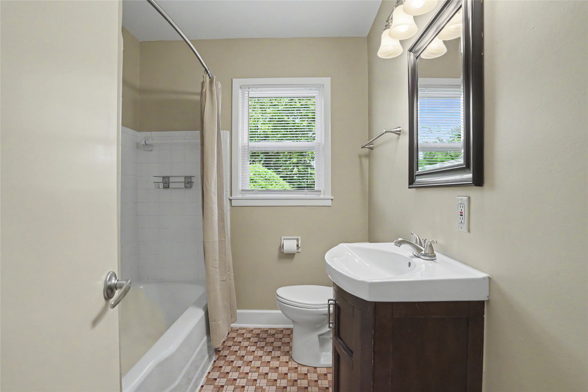 2832 S Richmond Avenue Property Photo 14