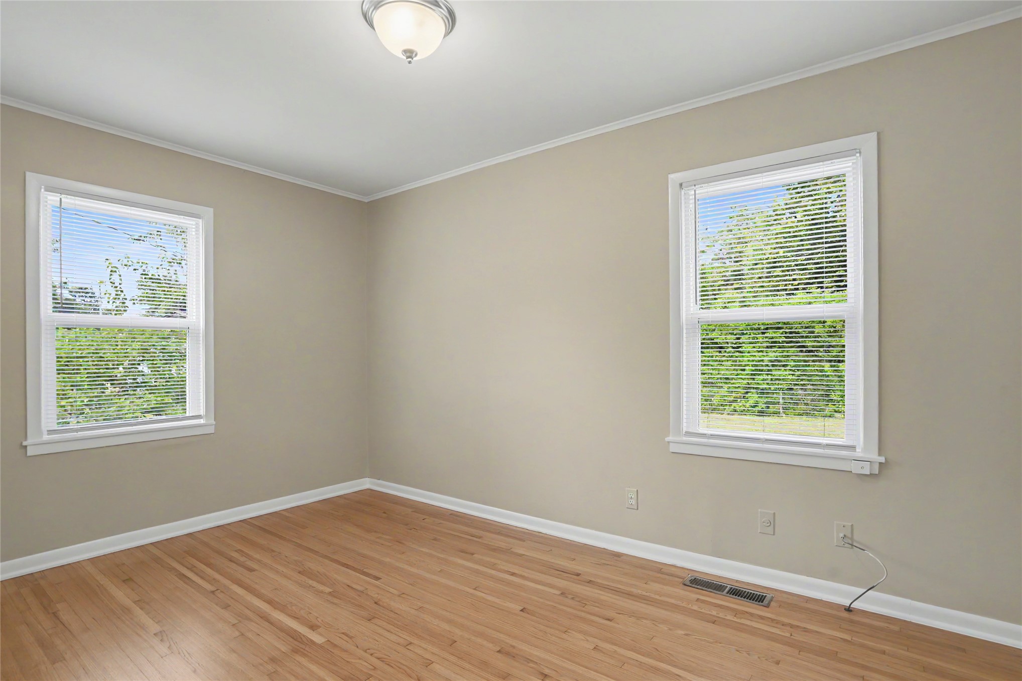 2832 S Richmond Avenue Property Photo 15
