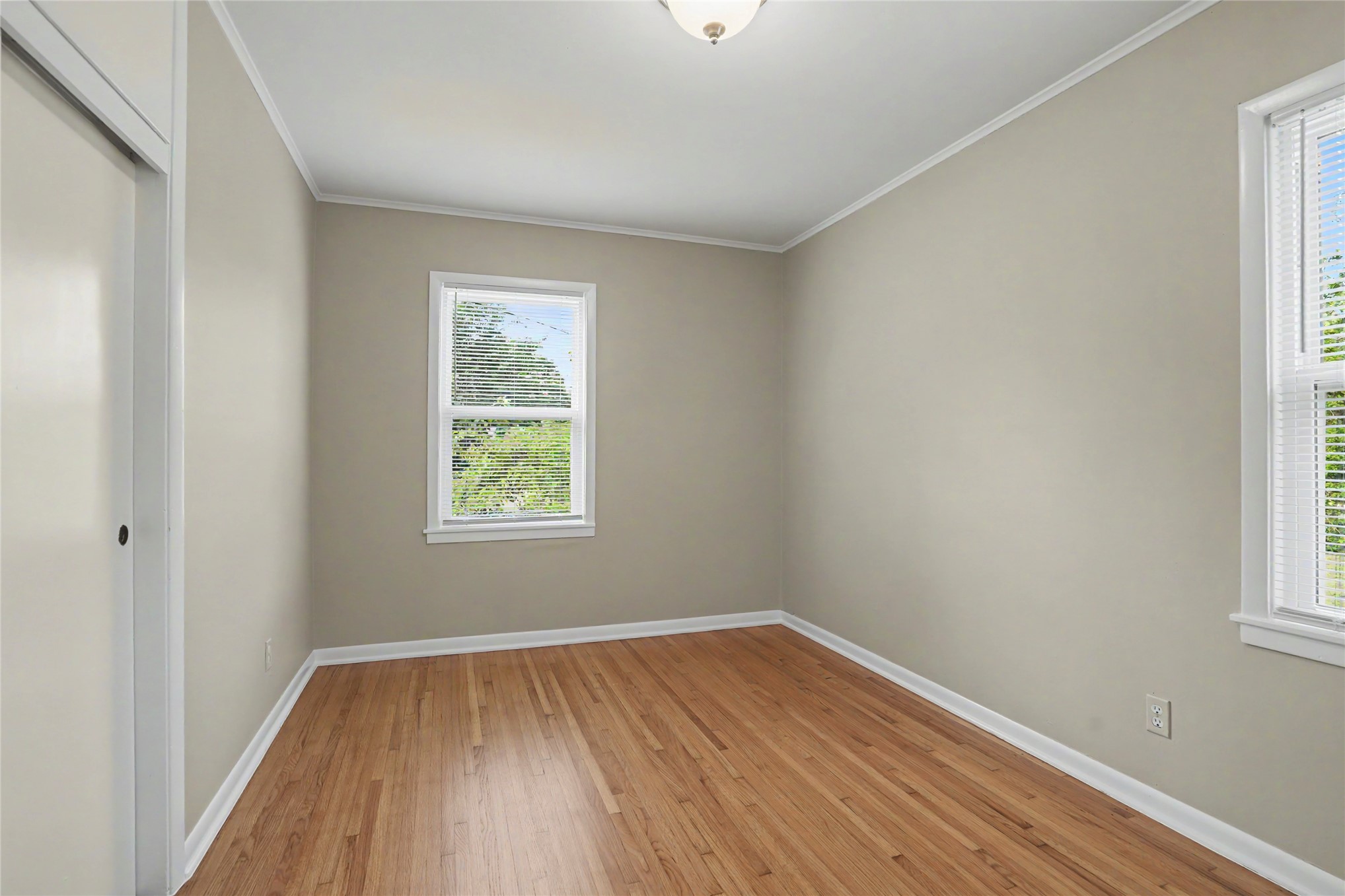 2832 S Richmond Avenue Property Photo 16