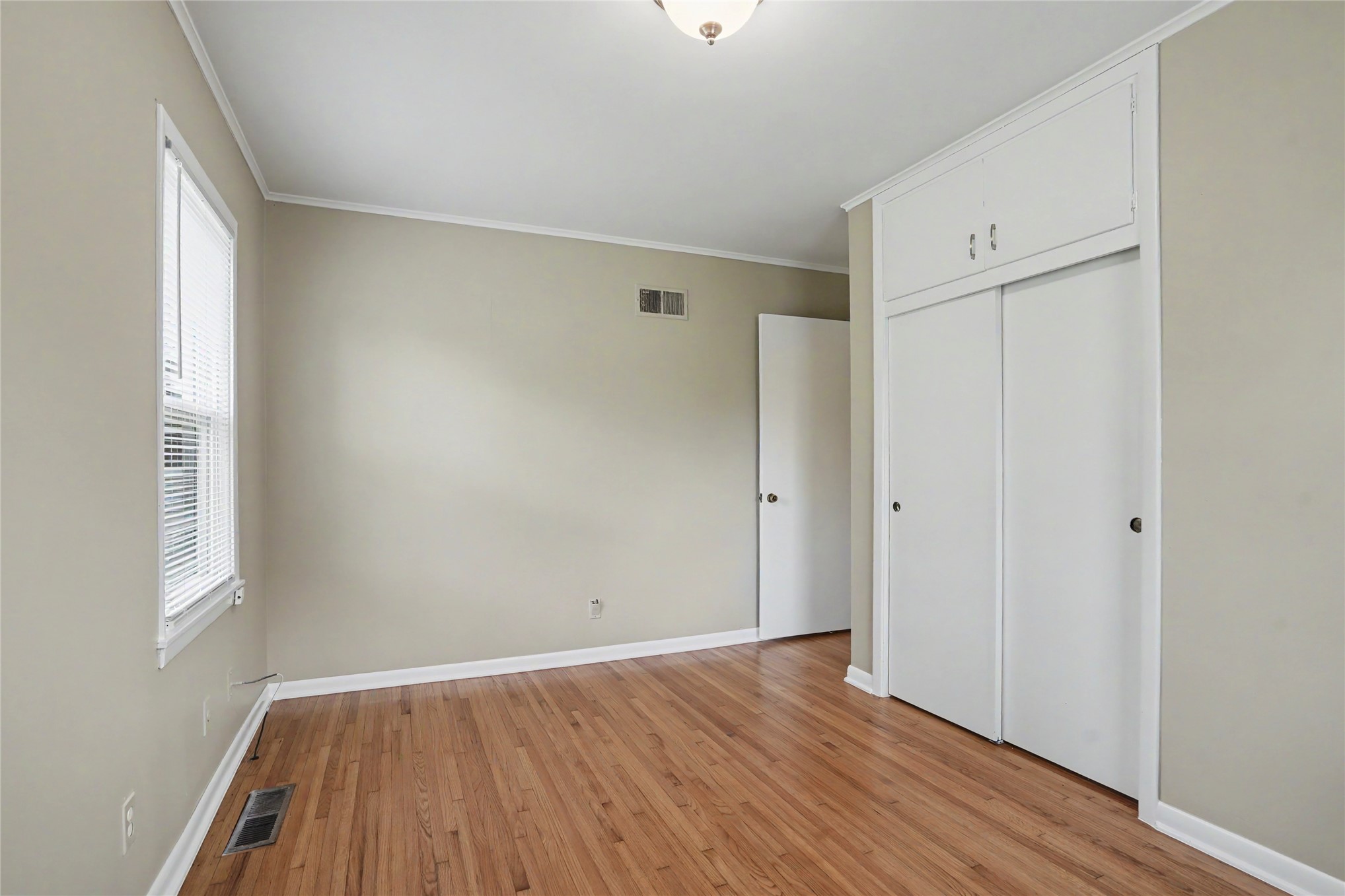 2832 S Richmond Avenue Property Photo 17