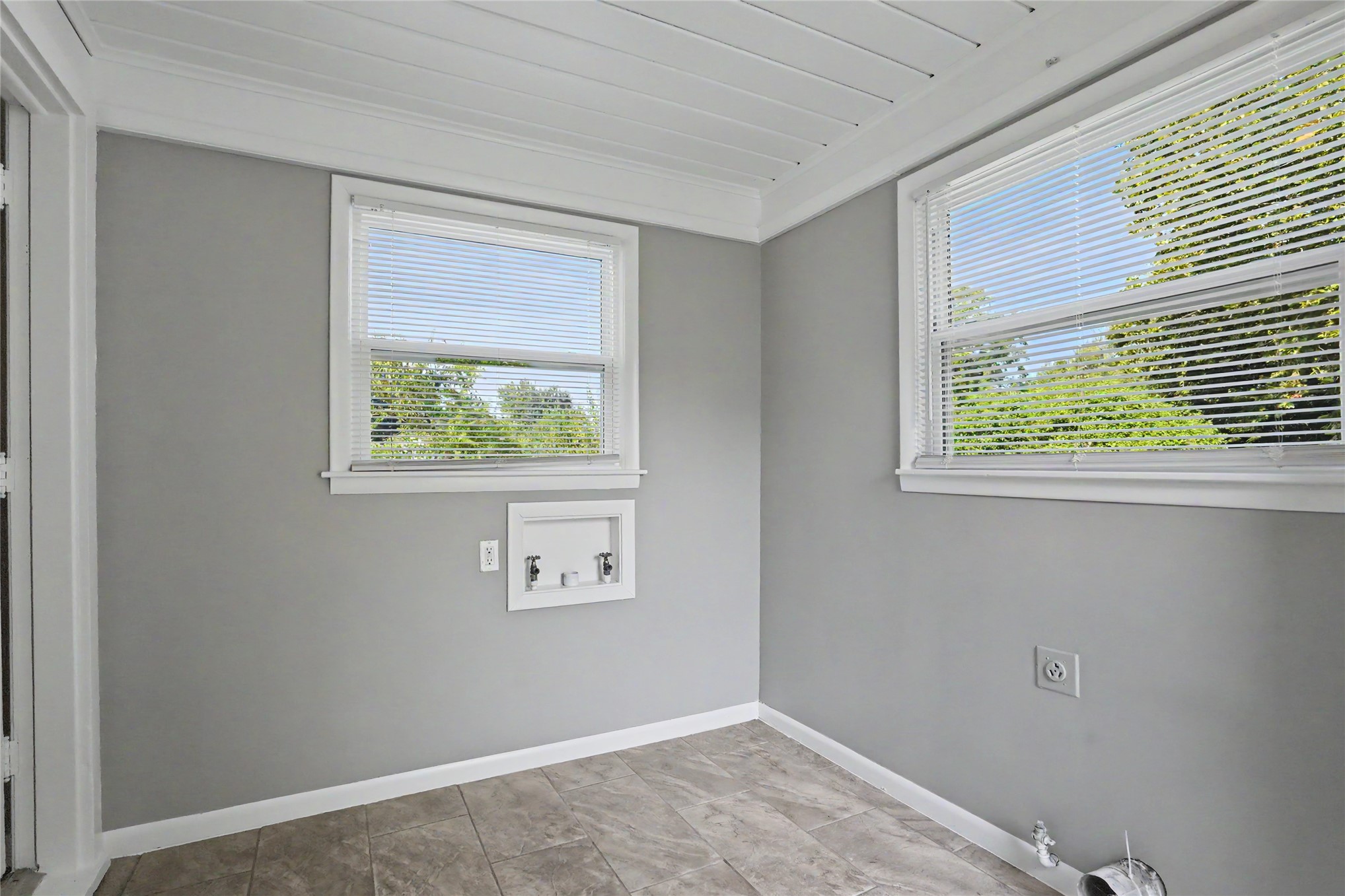 2832 S Richmond Avenue Property Photo 19