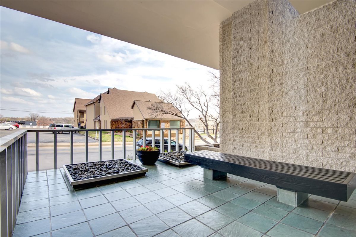 1502 S Boulder Avenue 14k Property Photo 4
