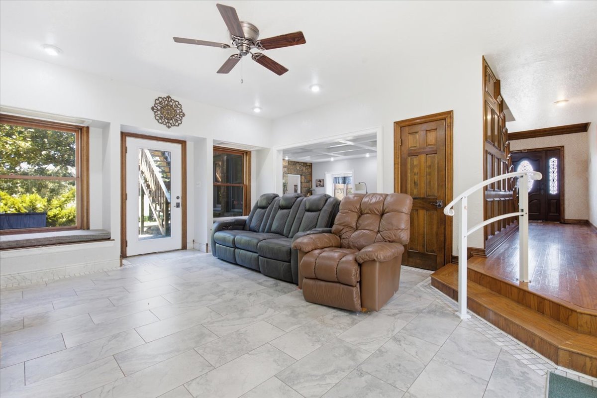 9421 County Road 3670 Property Photo 20