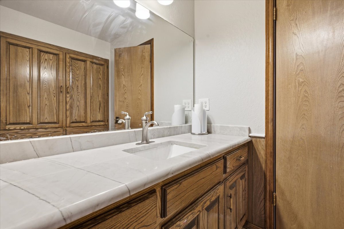 9421 County Road 3670 Property Photo 29