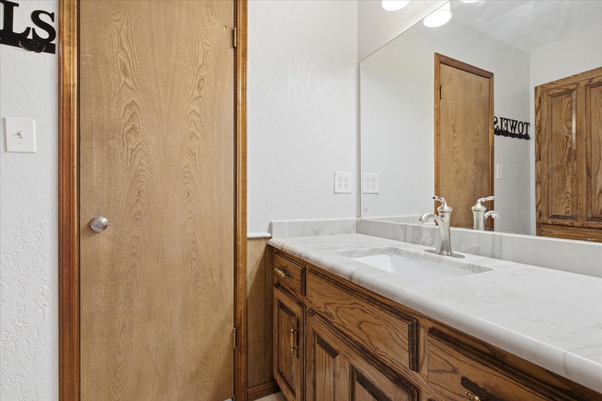 9421 County Road 3670 Property Photo 31