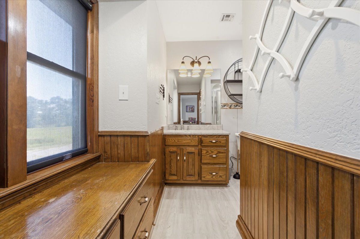 9421 County Road 3670 Property Photo 41