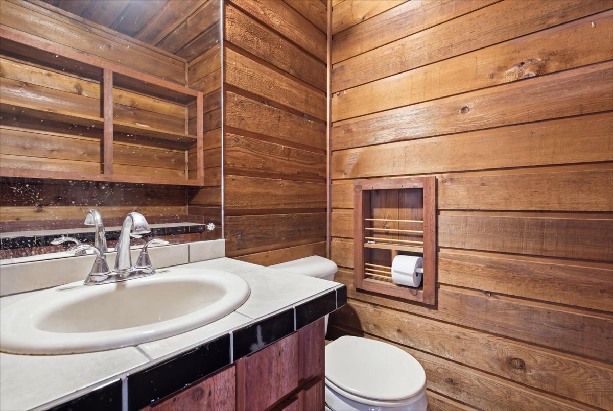 9421 County Road 3670 Property Photo 48