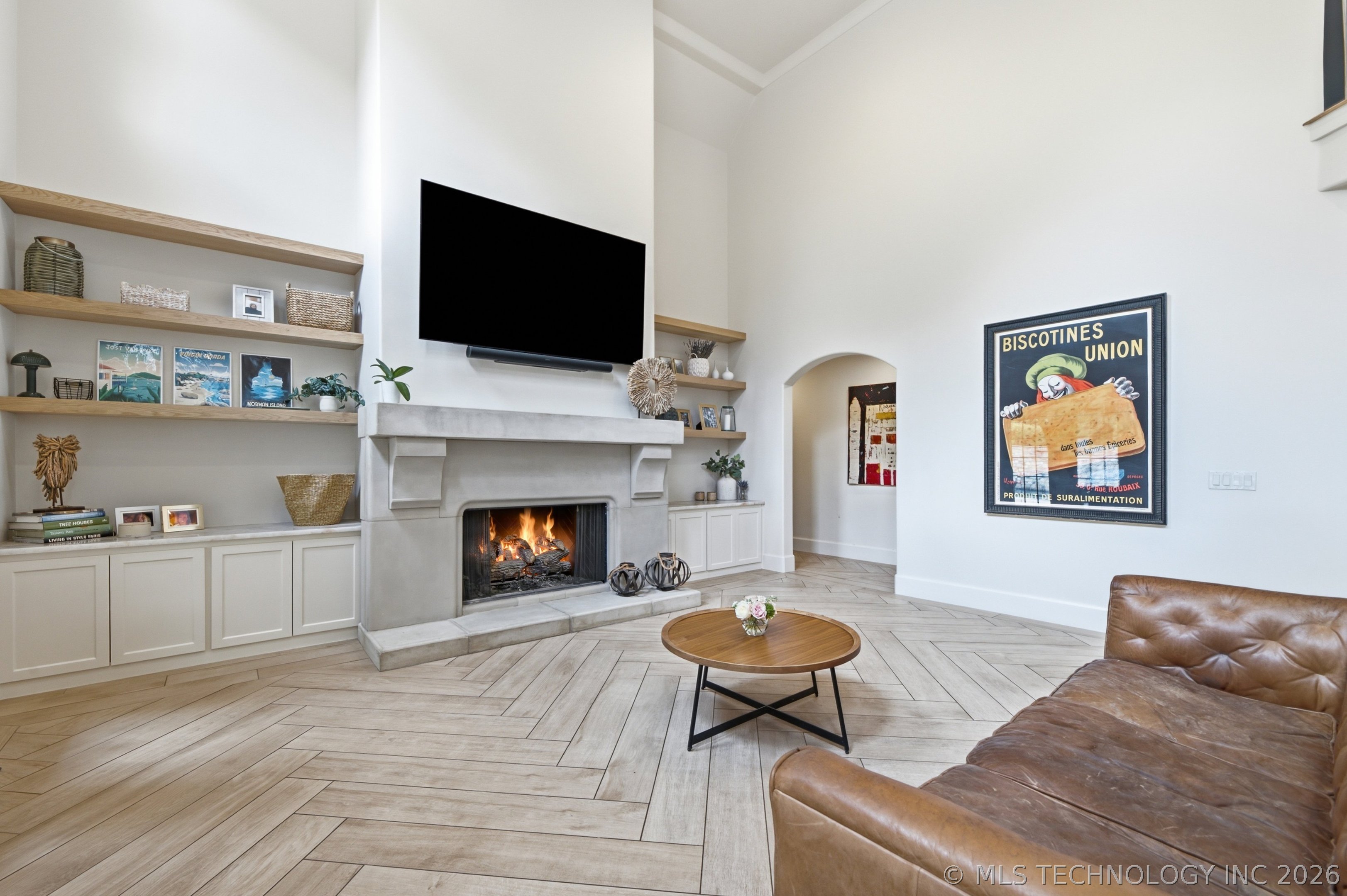 6960 Foxbriar Drive Property Photo 8