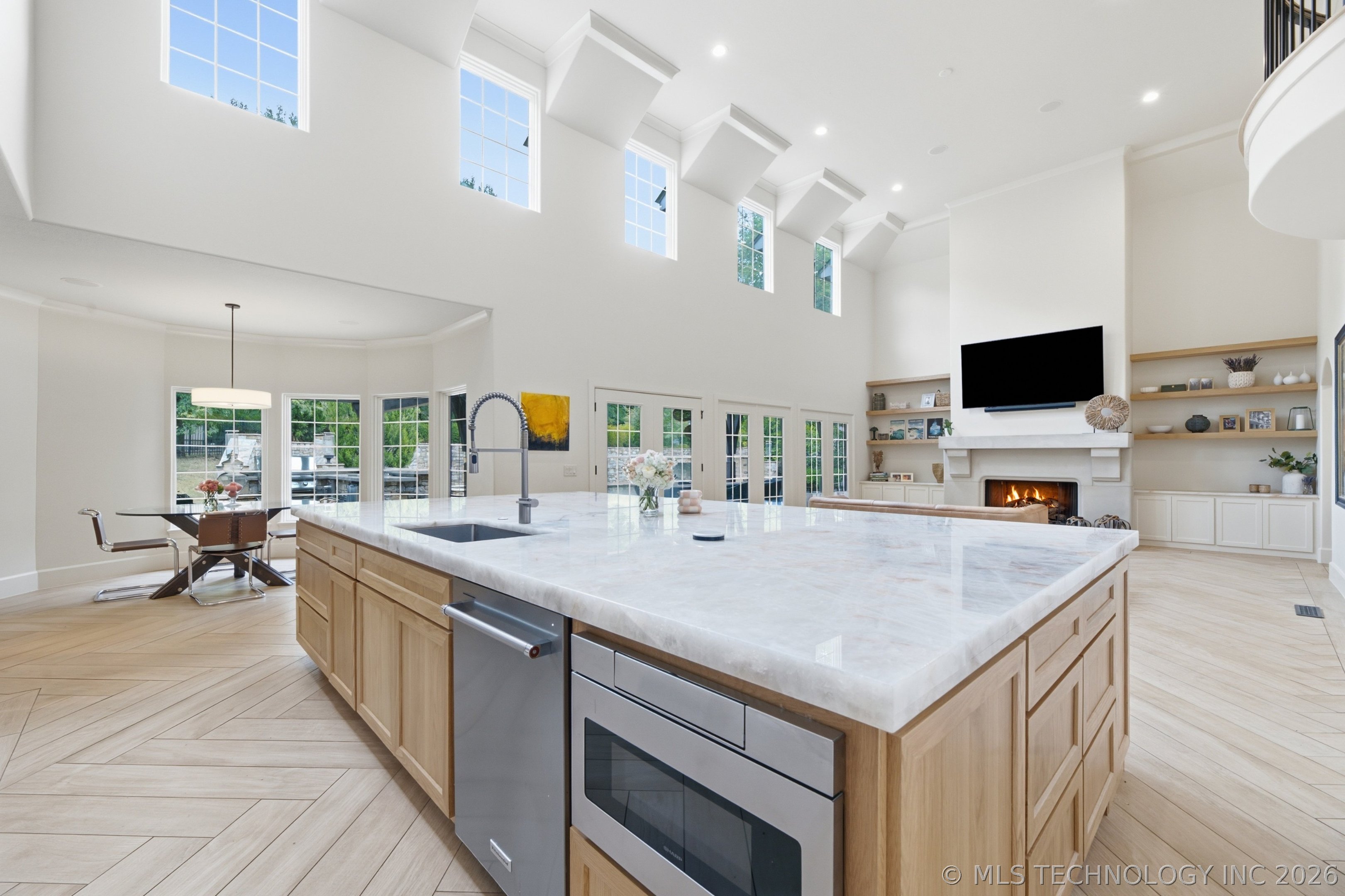 6960 Foxbriar Drive Property Photo 13
