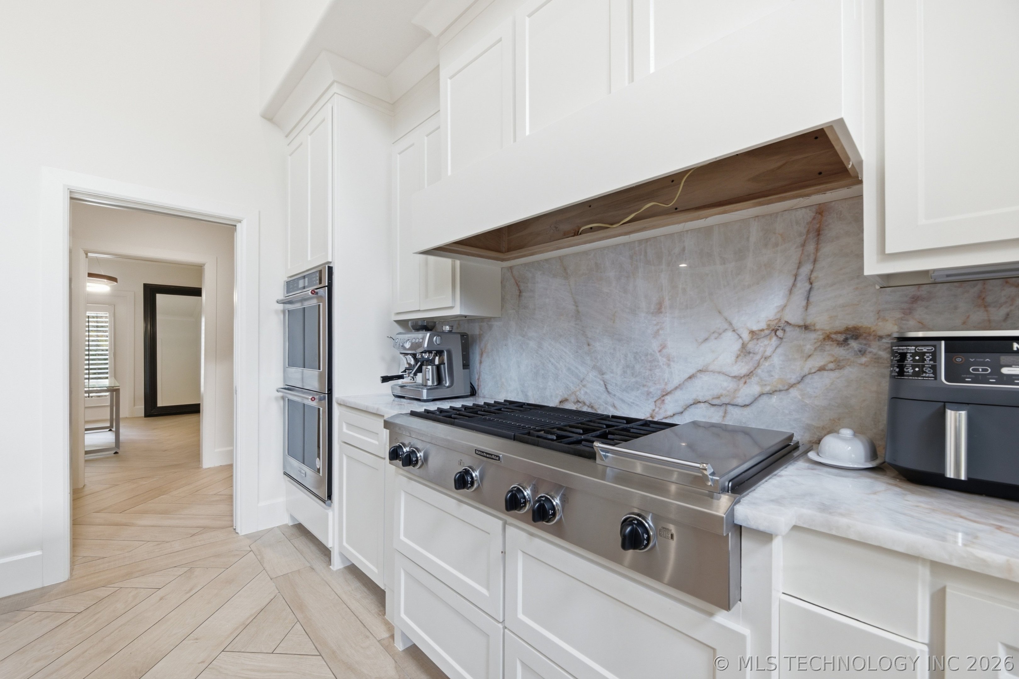 6960 Foxbriar Drive Property Photo 14