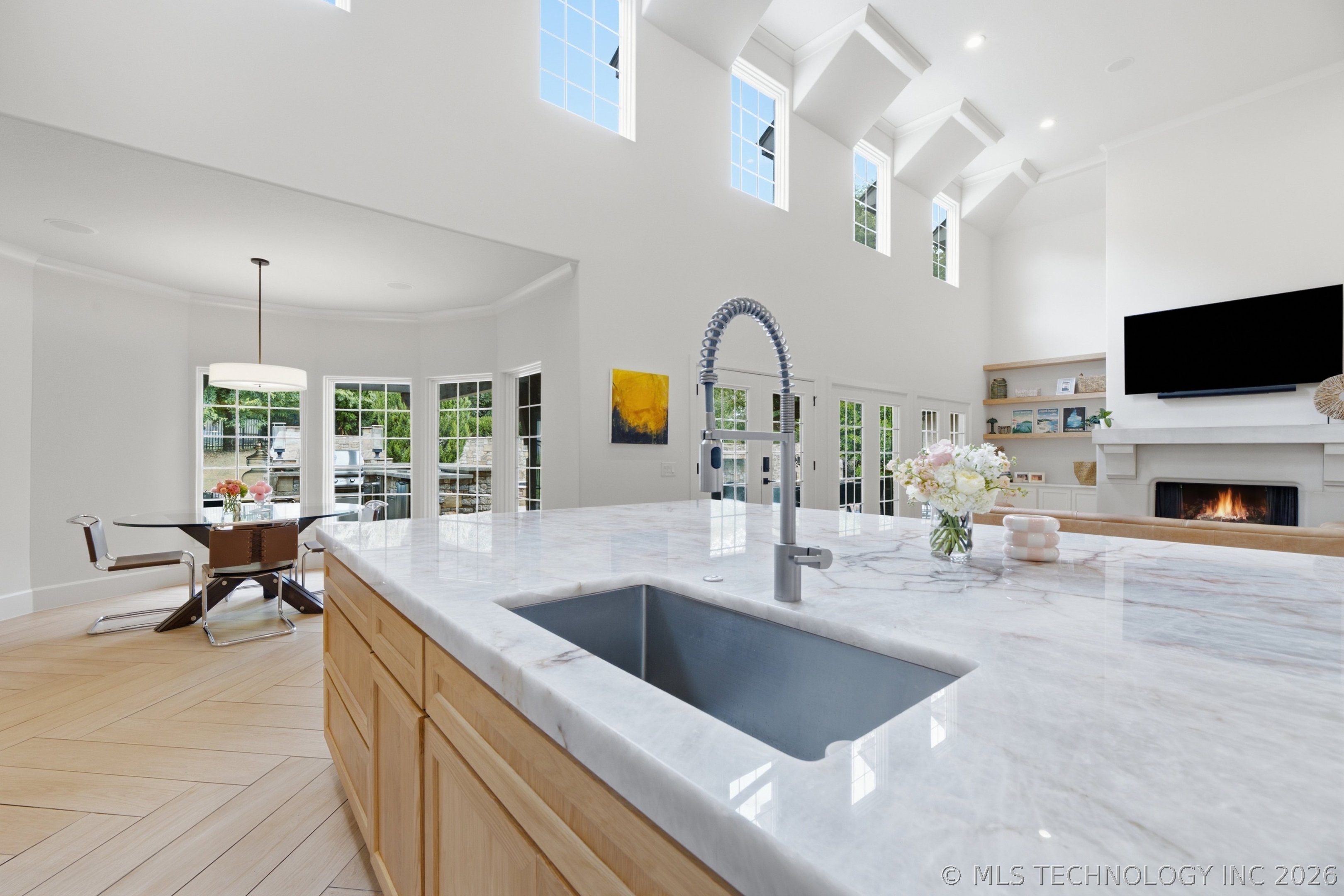 6960 Foxbriar Drive Property Photo 15