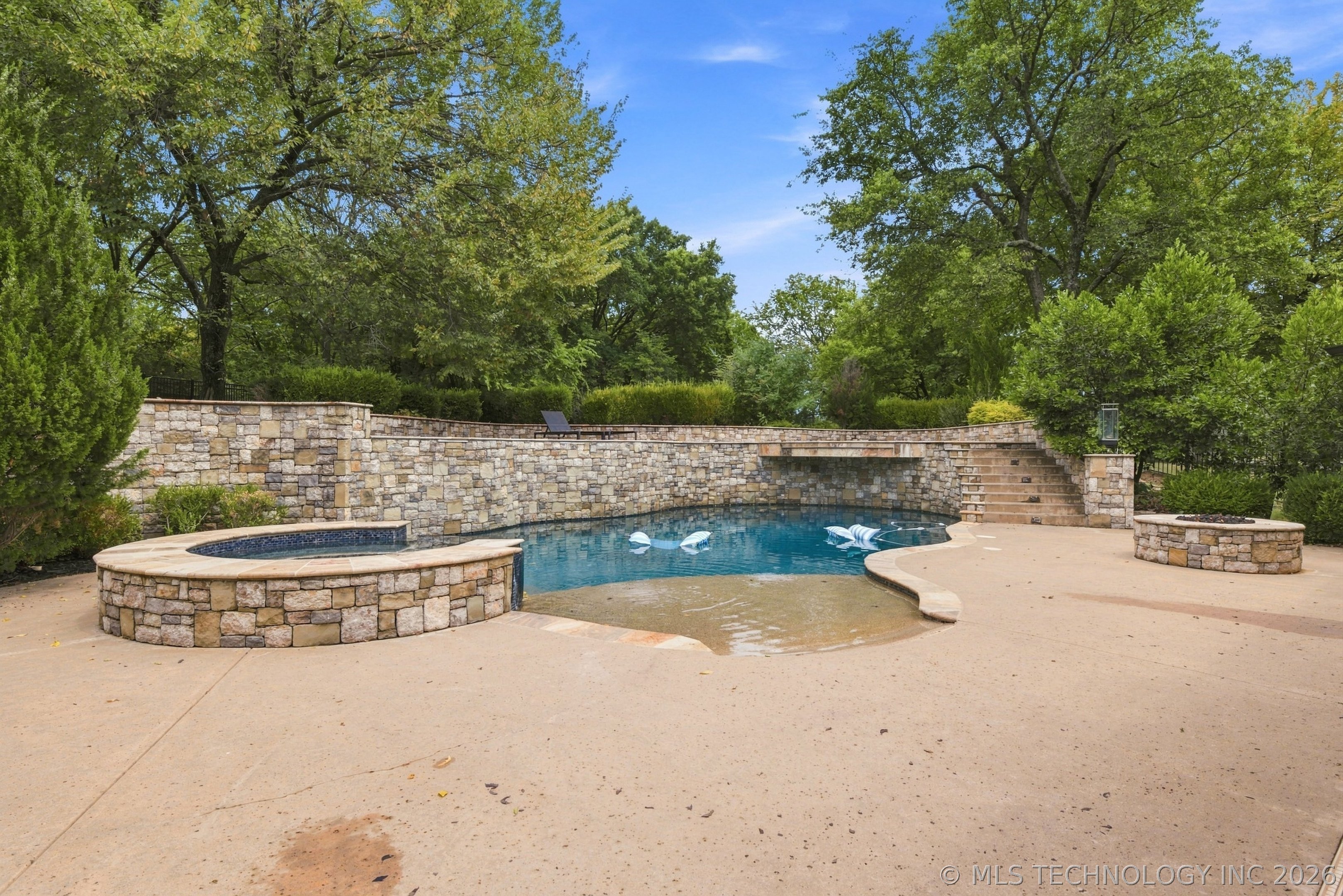 6960 Foxbriar Drive Property Photo 36