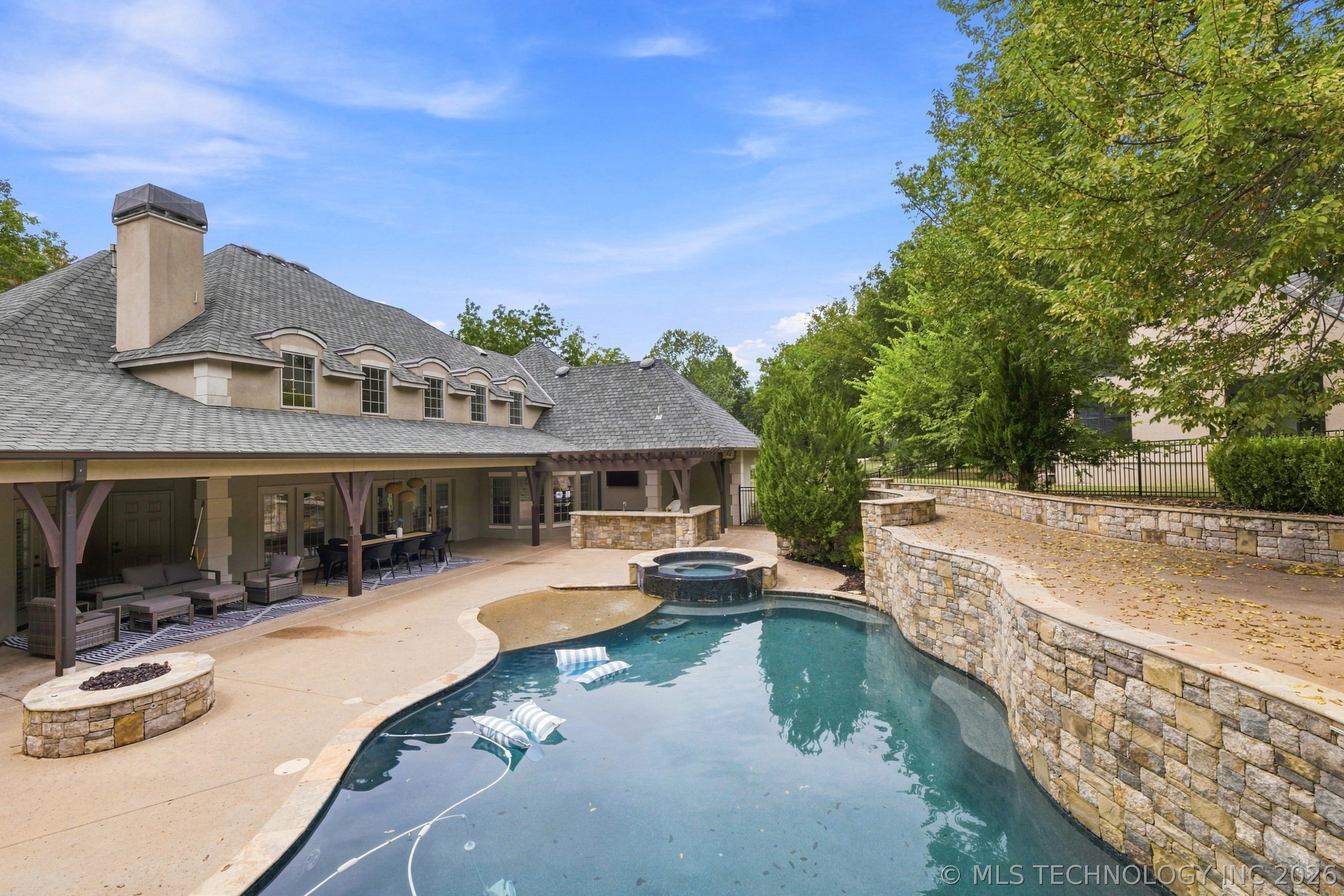 6960 Foxbriar Drive Property Photo 38