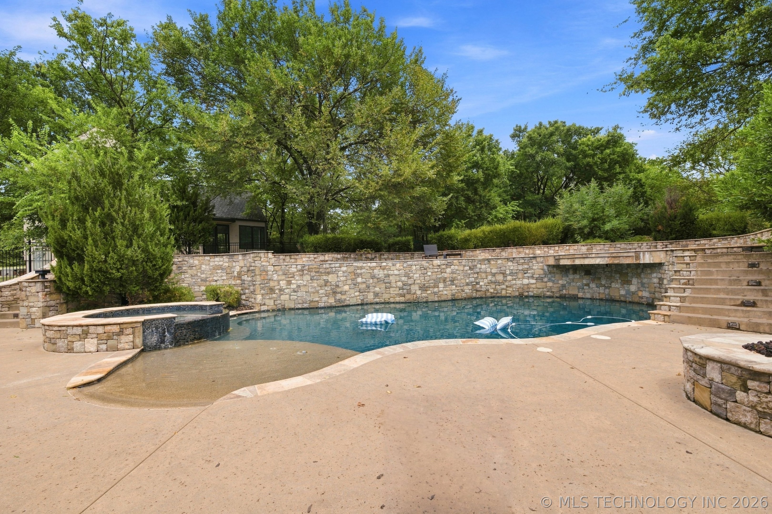 6960 Foxbriar Drive Property Photo 40