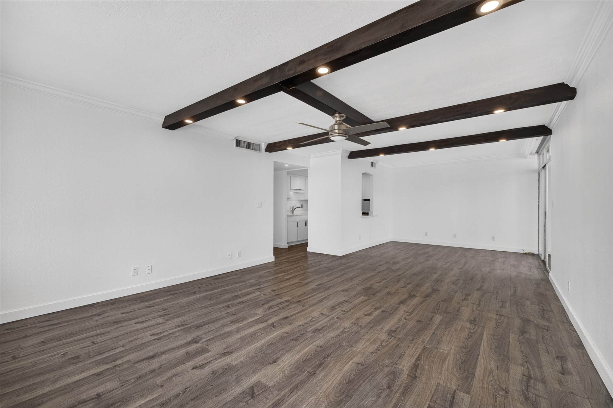 410 W 7th Street 828 Property Photo 5