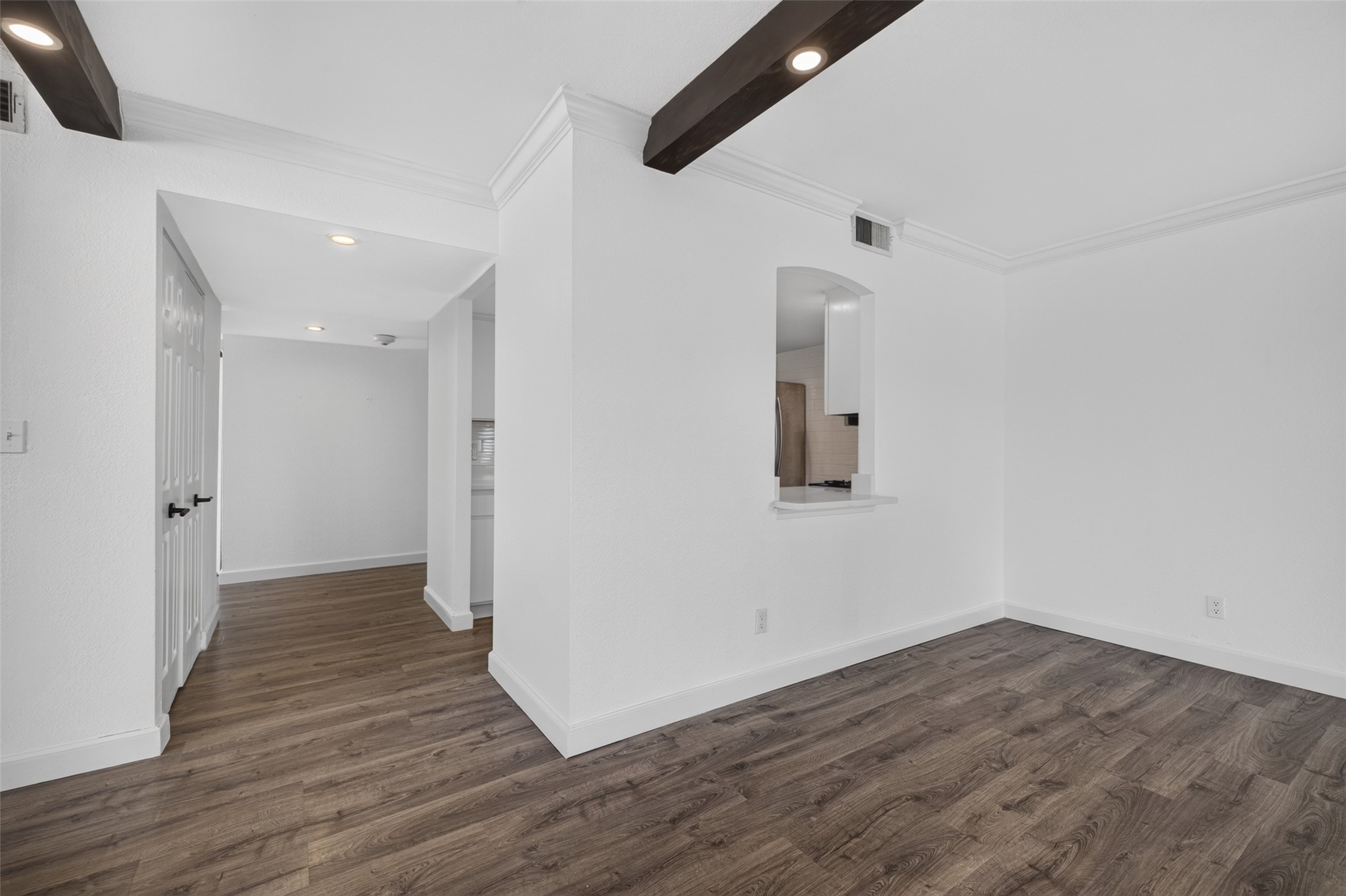 410 W 7th Street 828 Property Photo 6