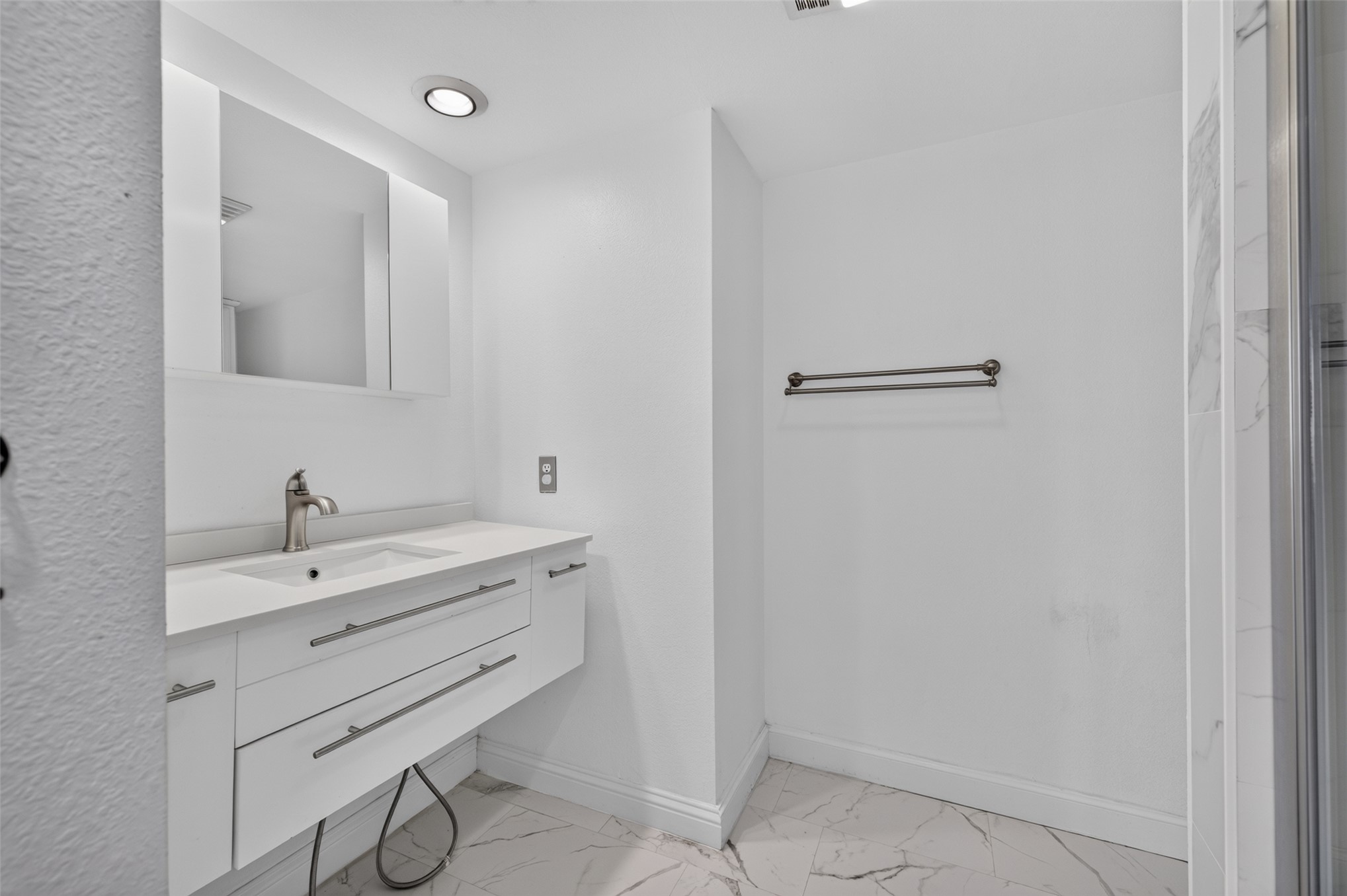 410 W 7th Street 828 Property Photo 31