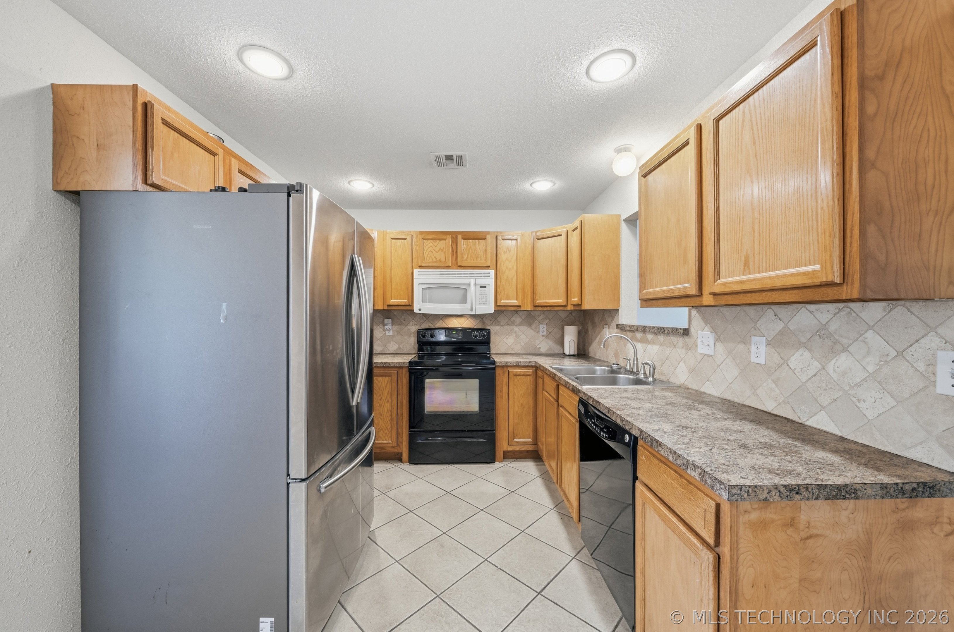 19375 Redbud Drive Property Photo 8