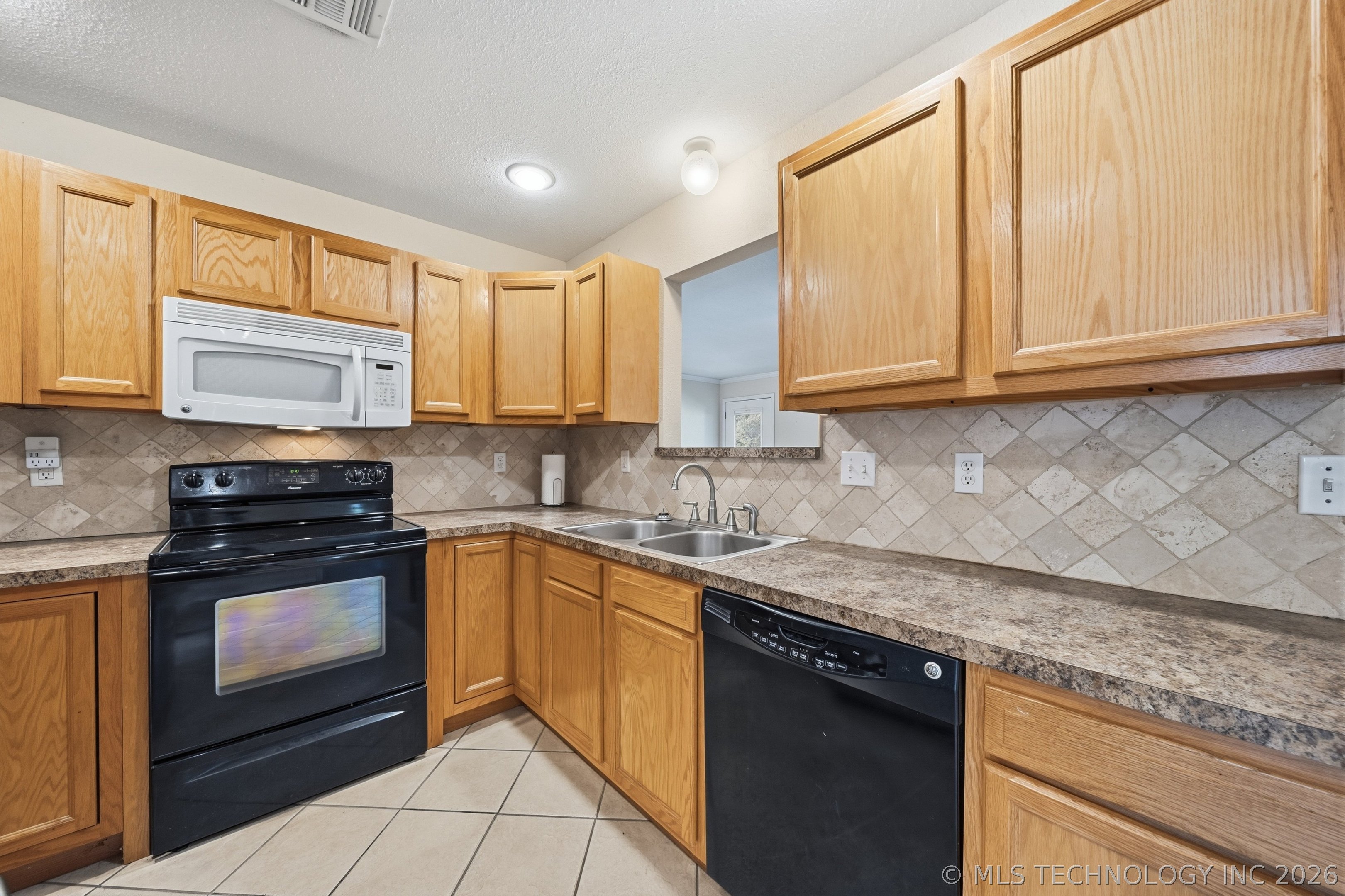 19375 Redbud Drive Property Photo 9