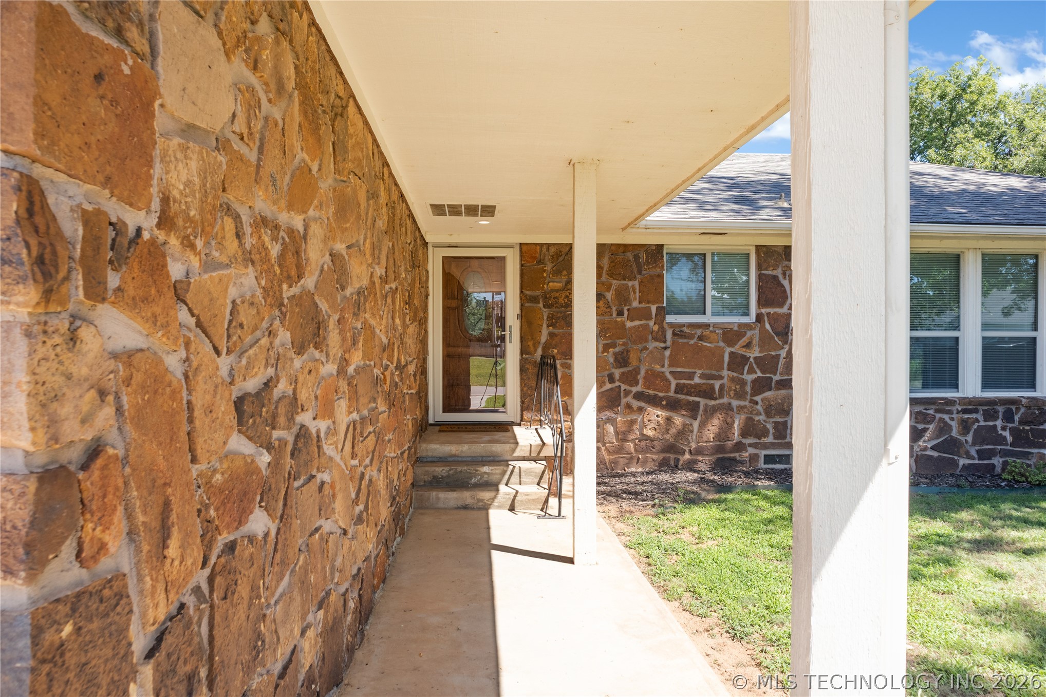 513 E B. Street Property Photo 4