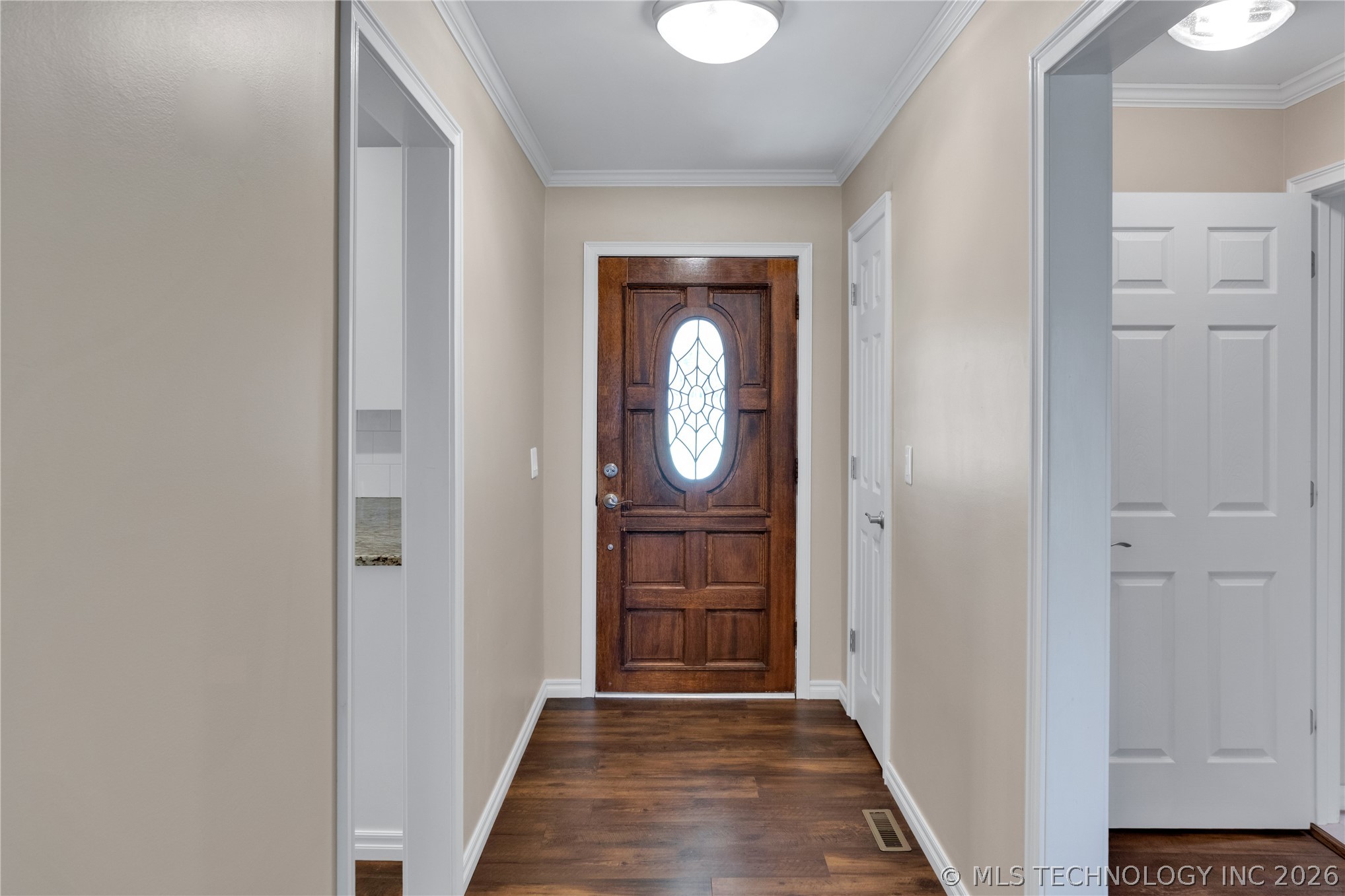 513 E B. Street Property Photo 5