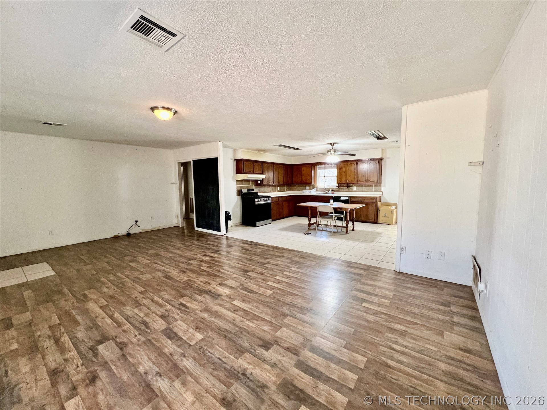 11337 Johnson Drive Property Photo 15