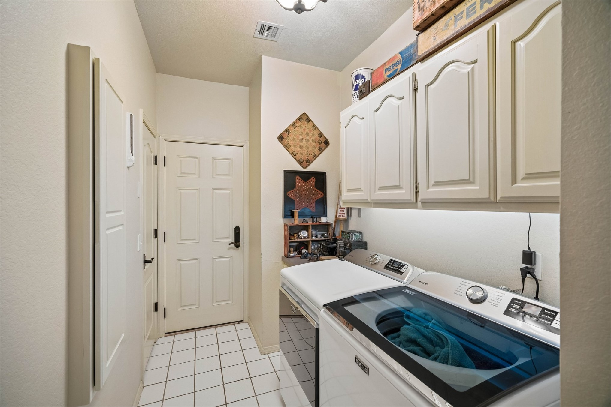 3705 W Canton Street Property Photo 12