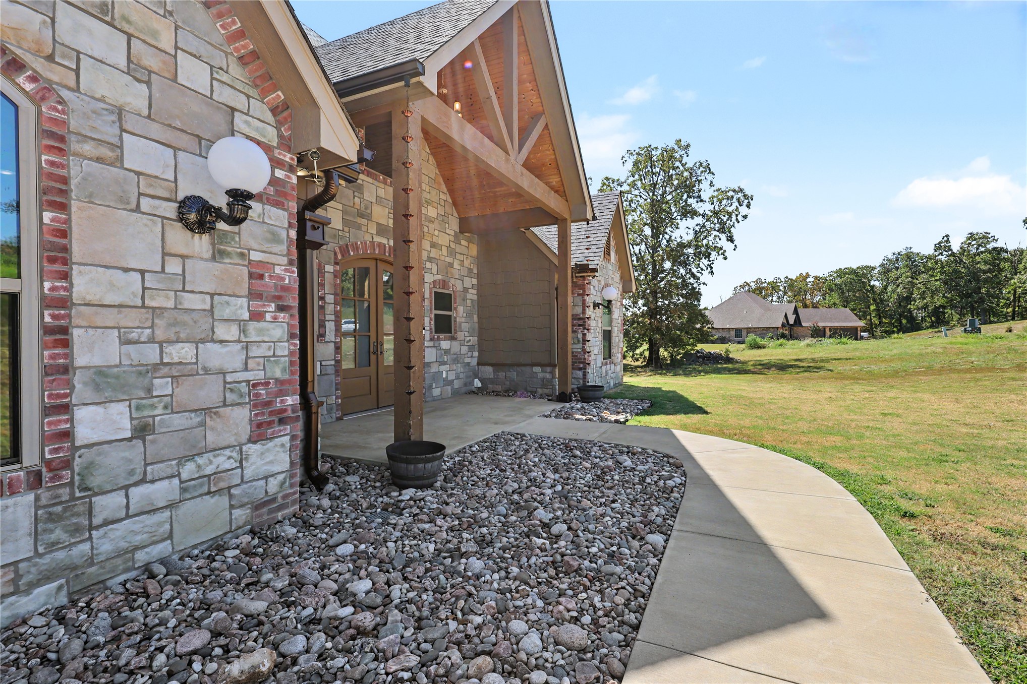 17595 Spring Hill Lane Property Photo 5
