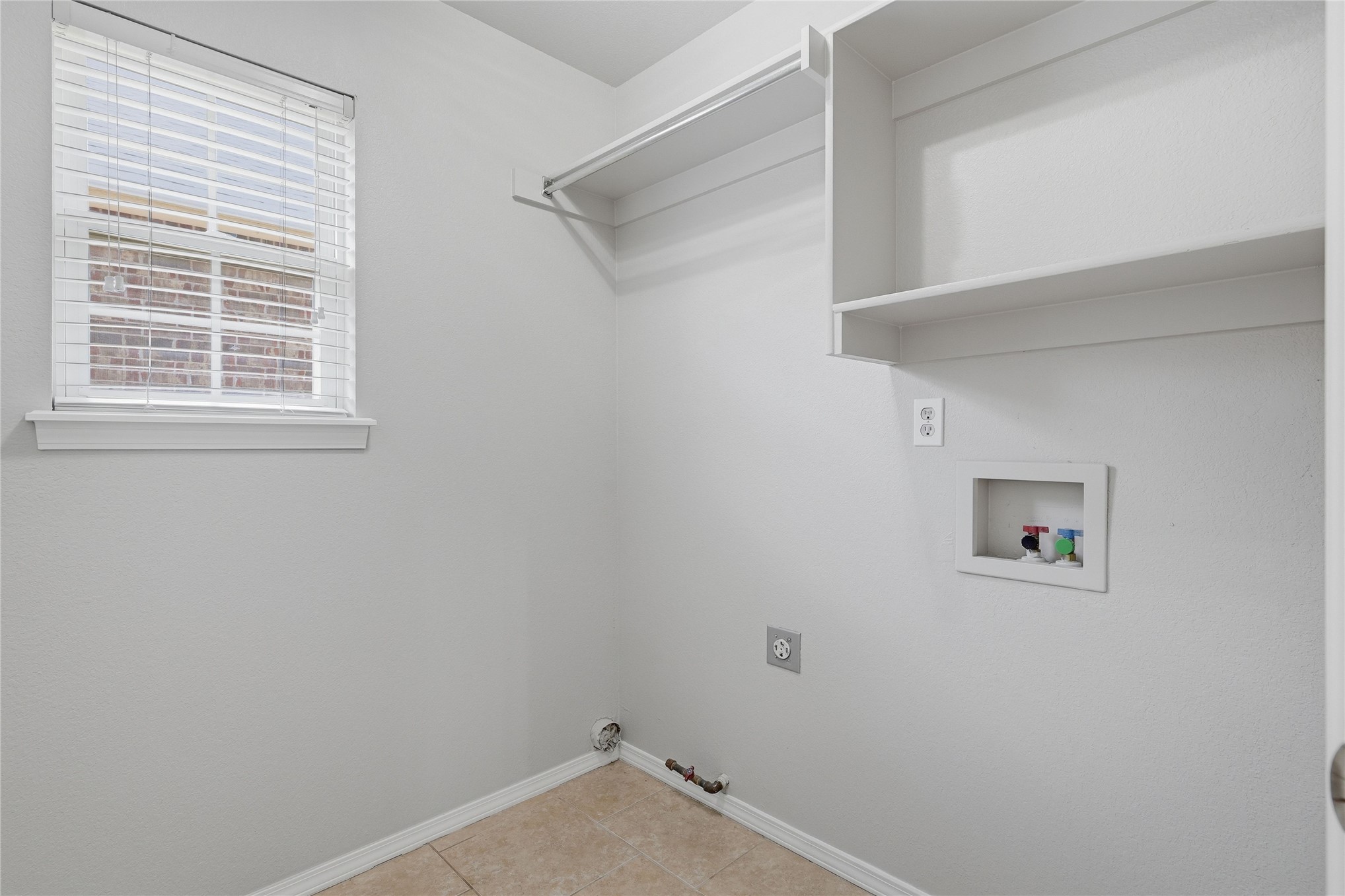 312 E Fargo Street Property Photo 17