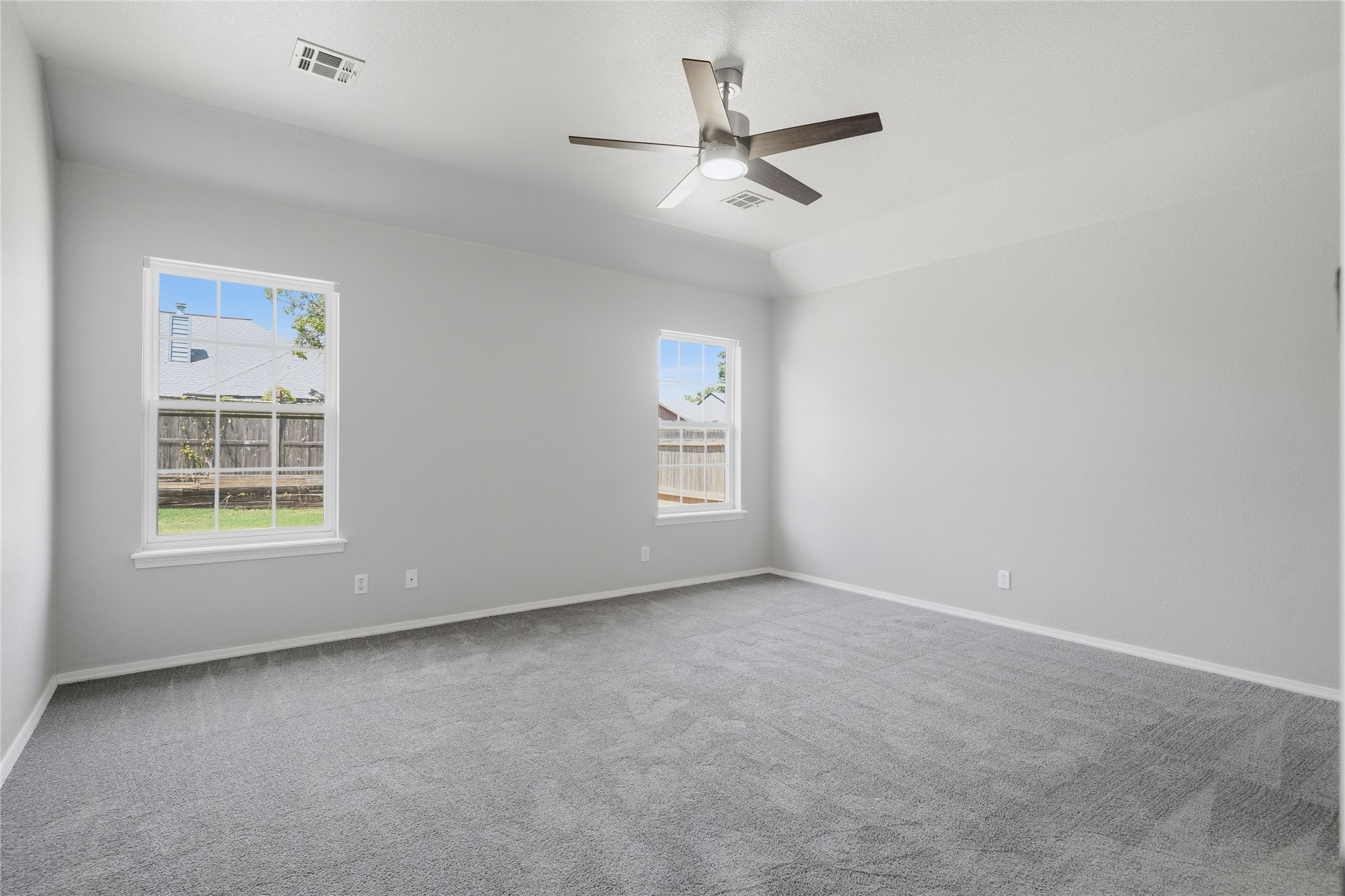 312 E Fargo Street Property Photo 18