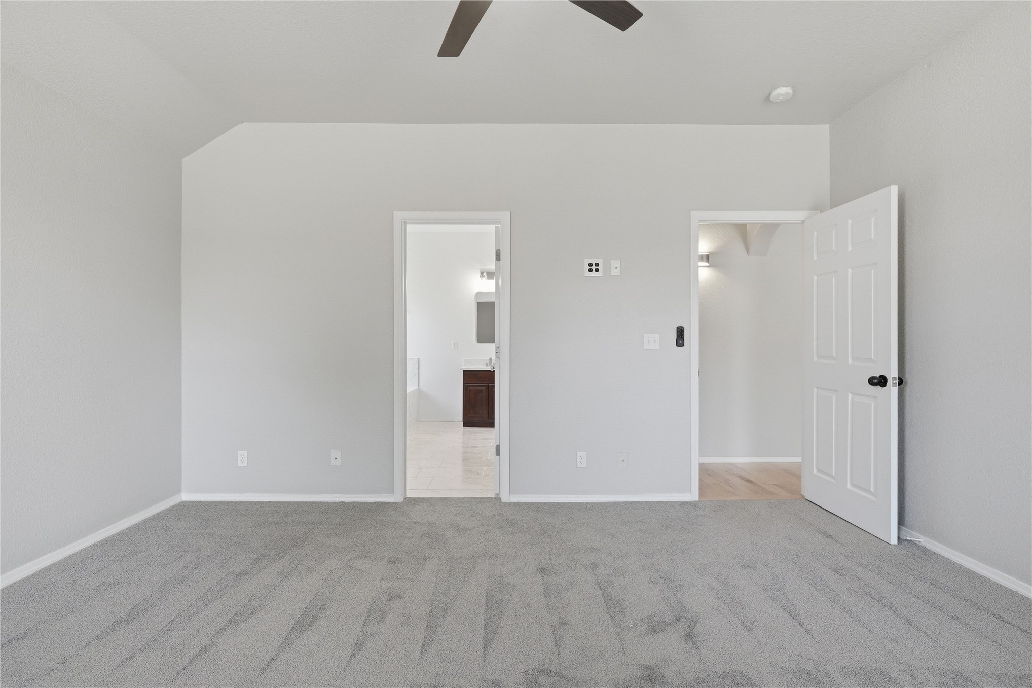 312 E Fargo Street Property Photo 19