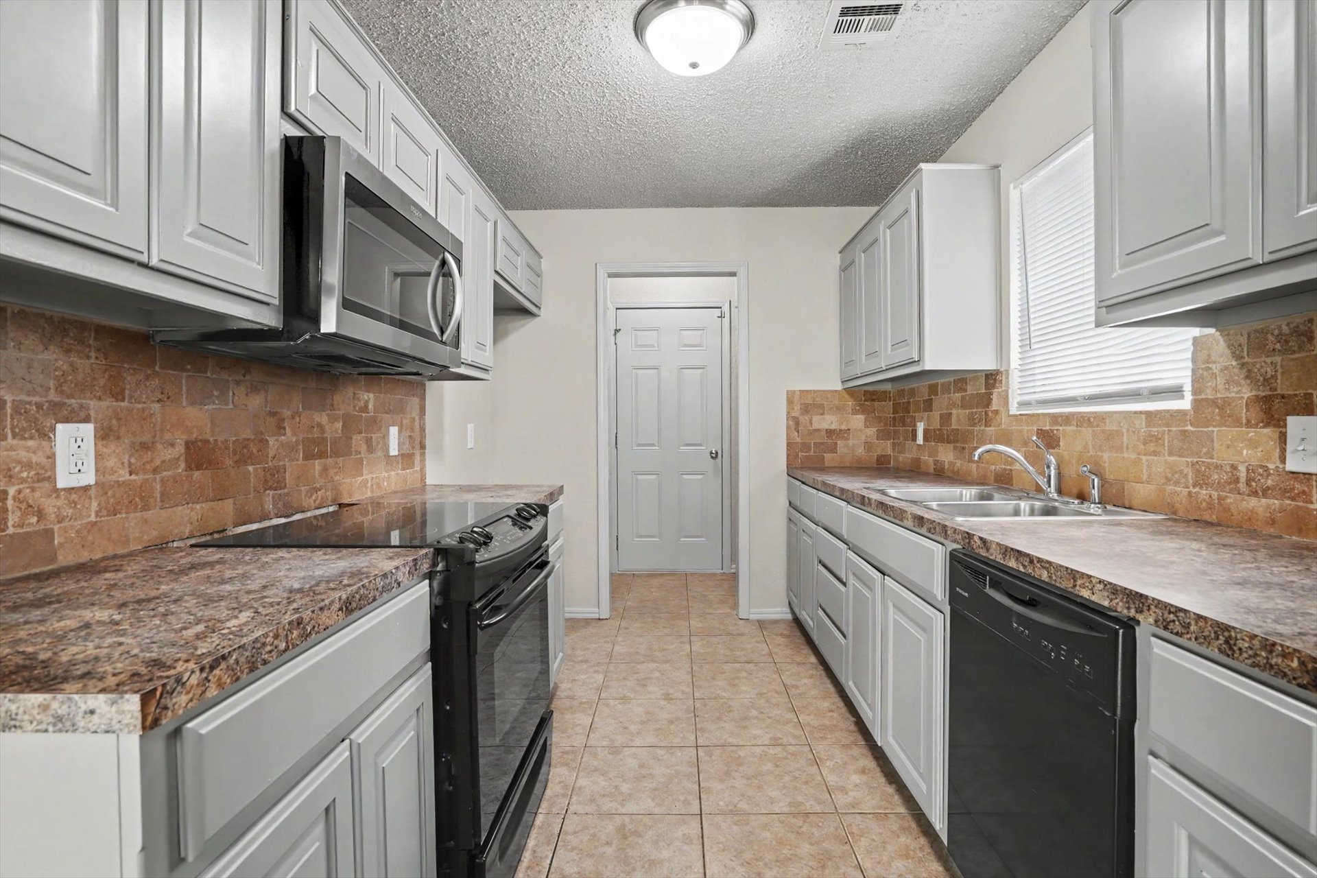 3346 S 141st East Avenue Property Photo 15