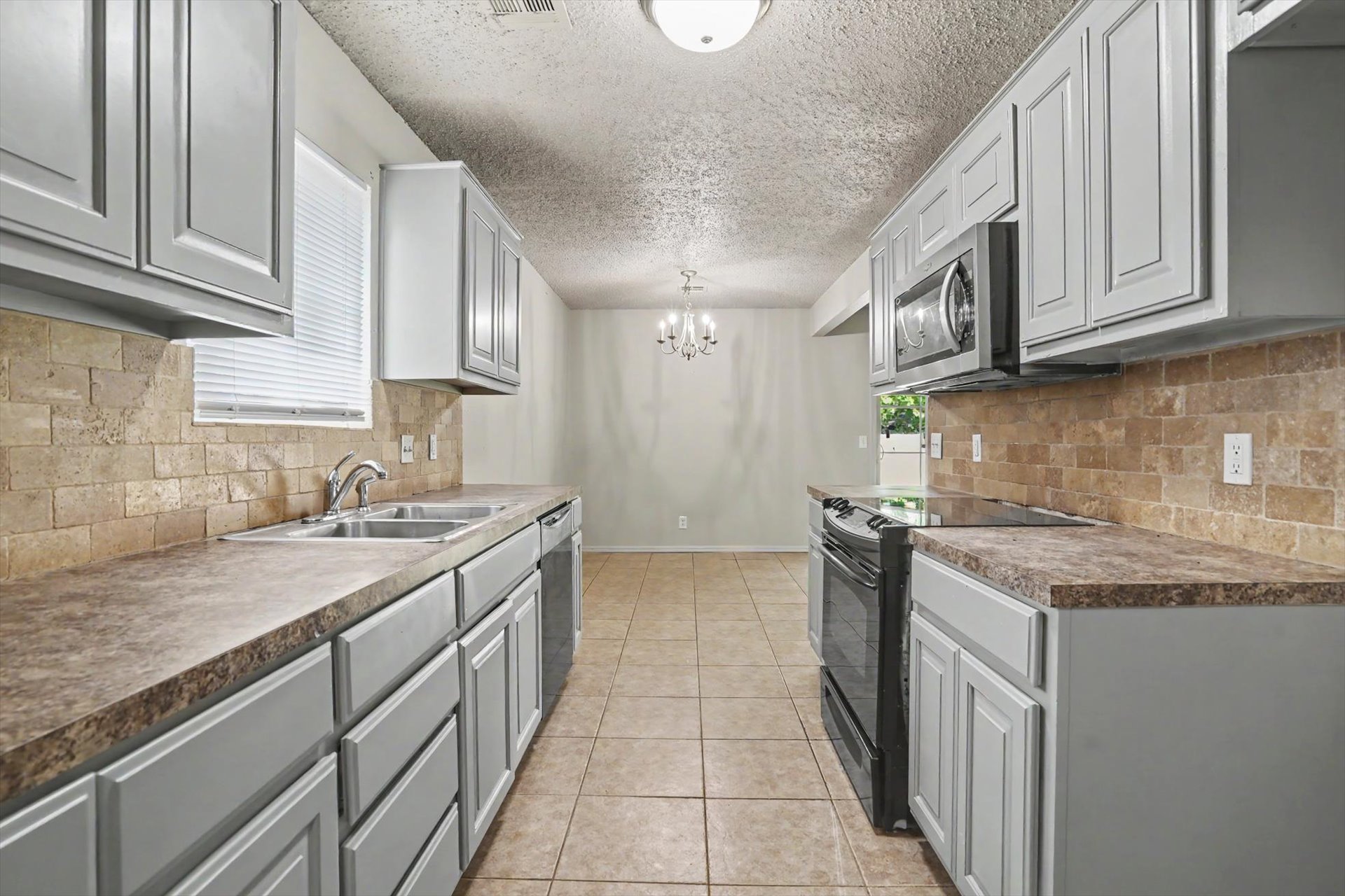 3346 S 141st East Avenue Property Photo 16