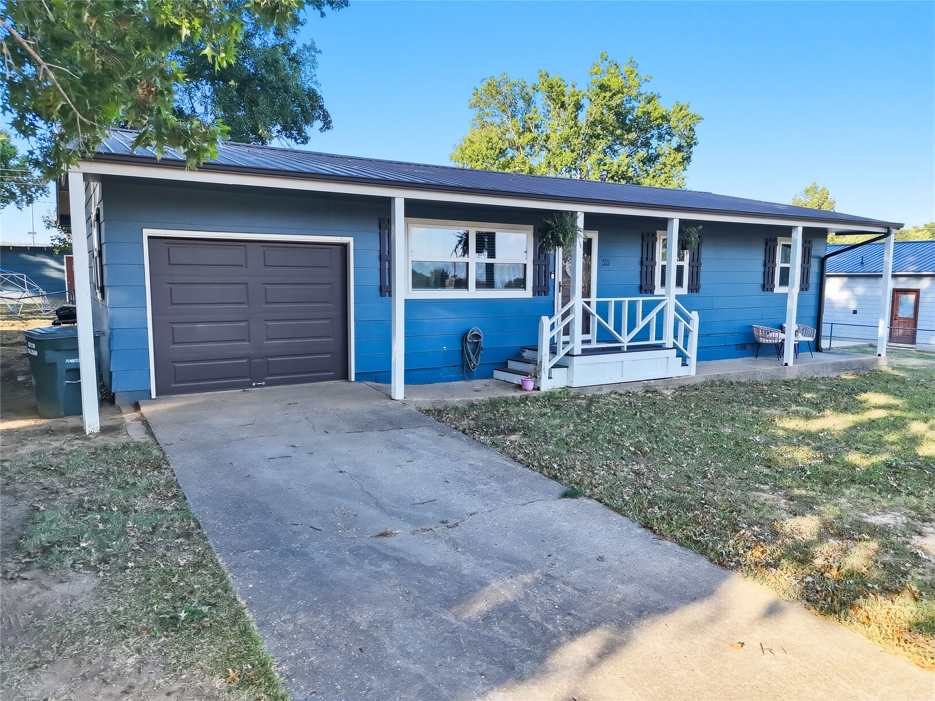 321 Mockingbird Property Photo 3