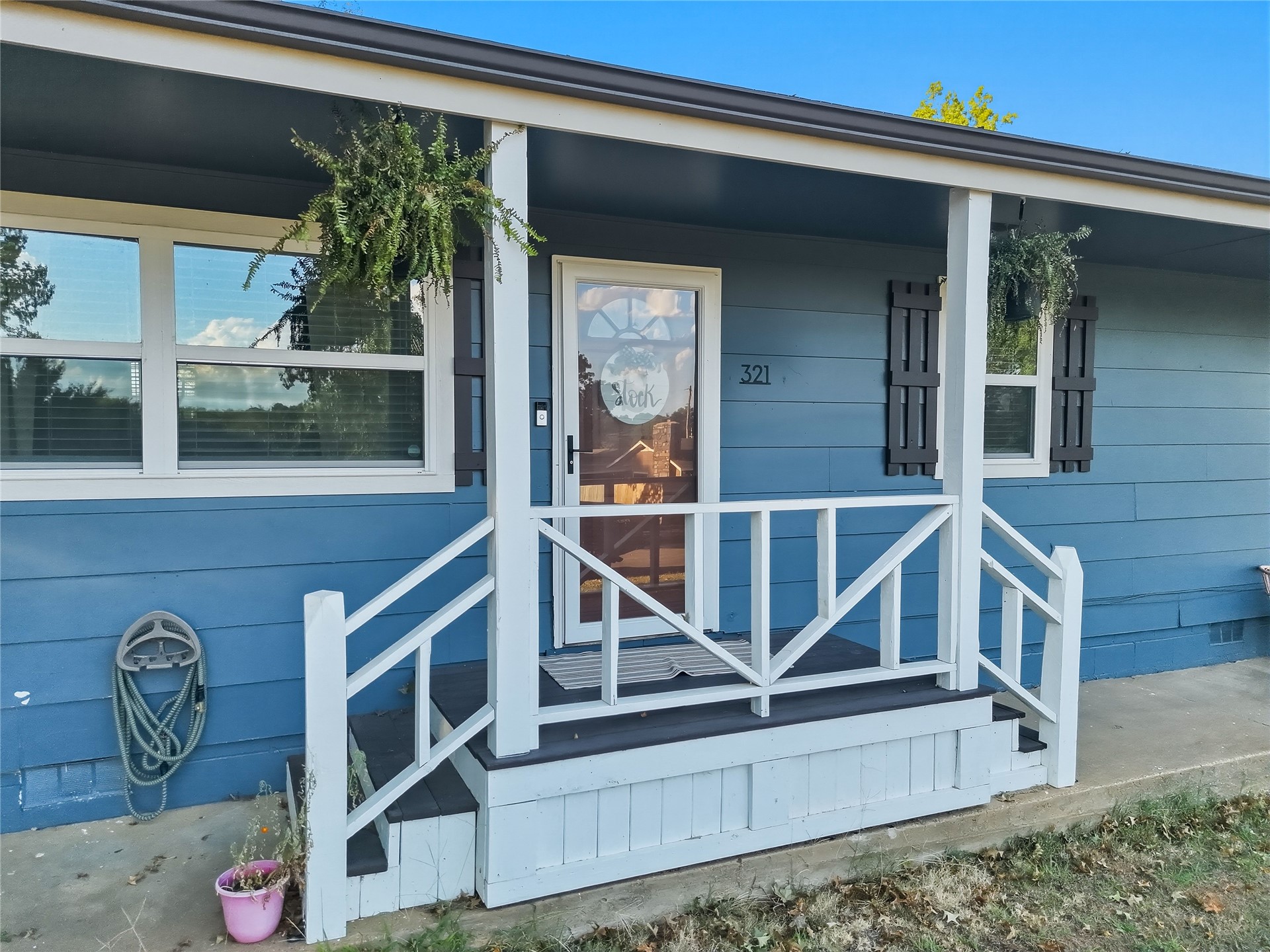321 Mockingbird Property Photo 4