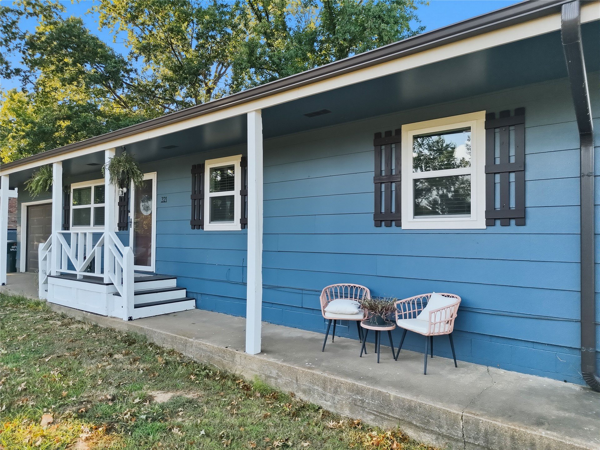 321 Mockingbird Property Photo 5