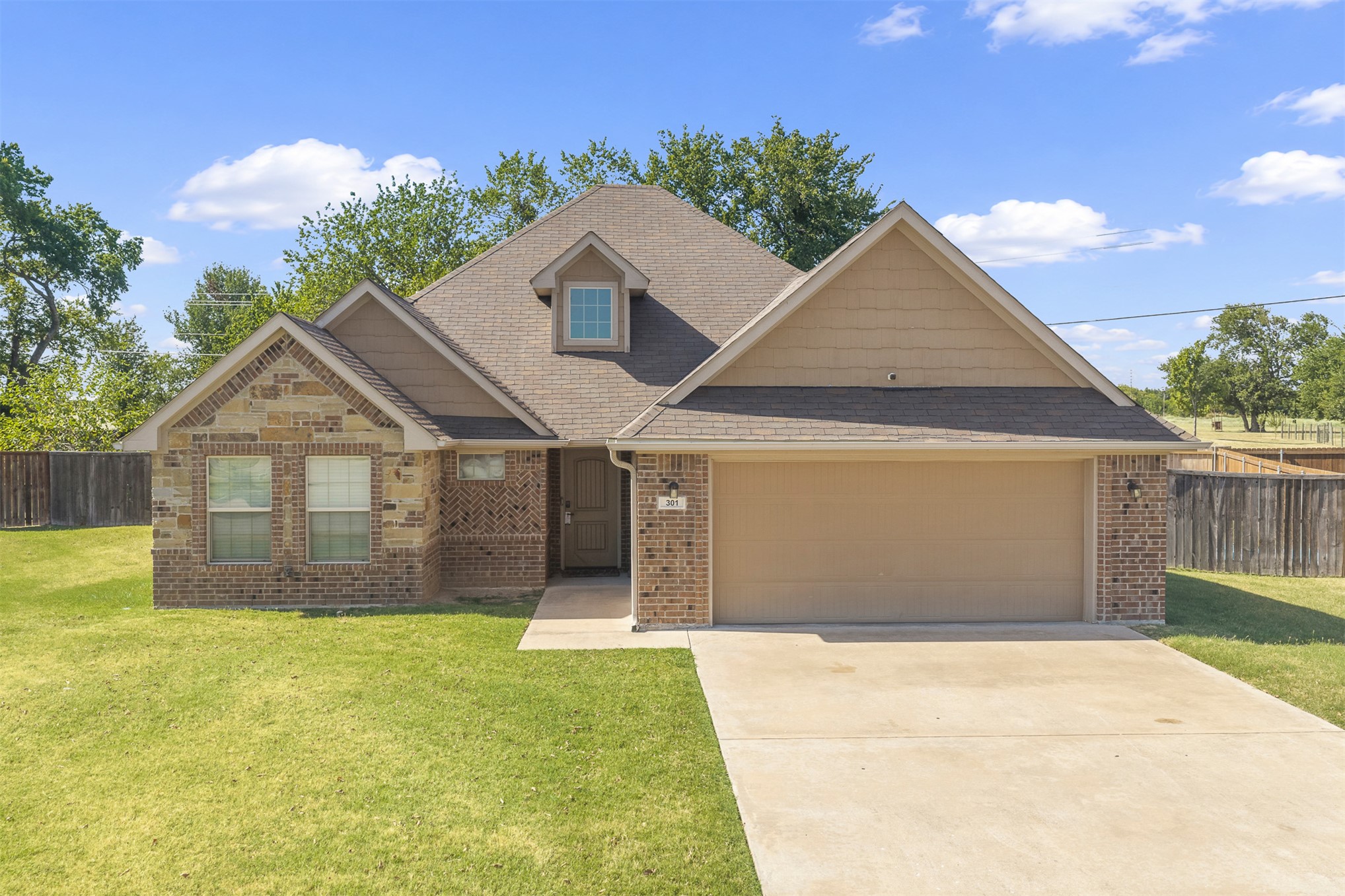301 Wandering Way Property Photo 1
