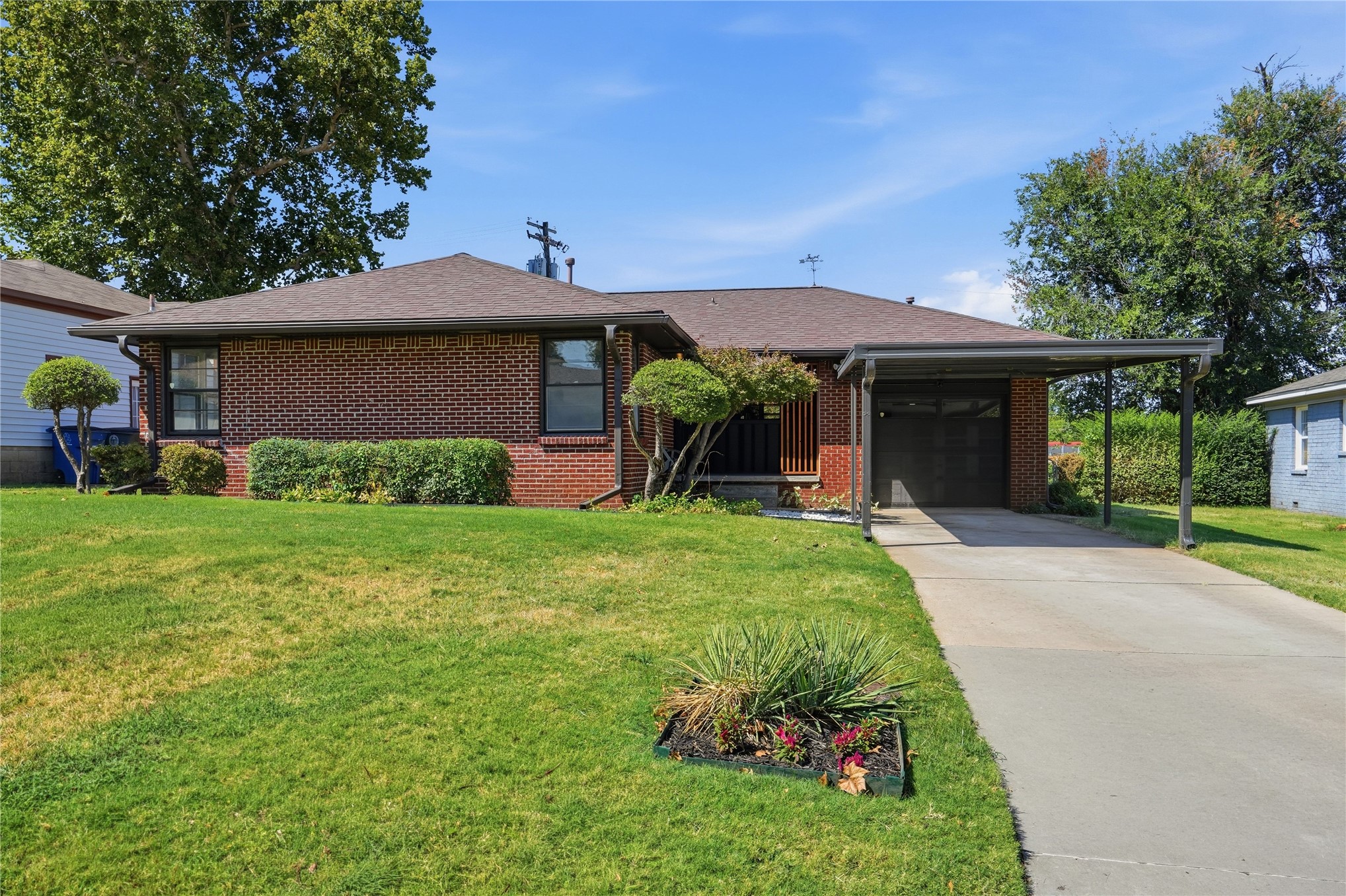 3814 S Indianapolis Avenue Property Photo 4
