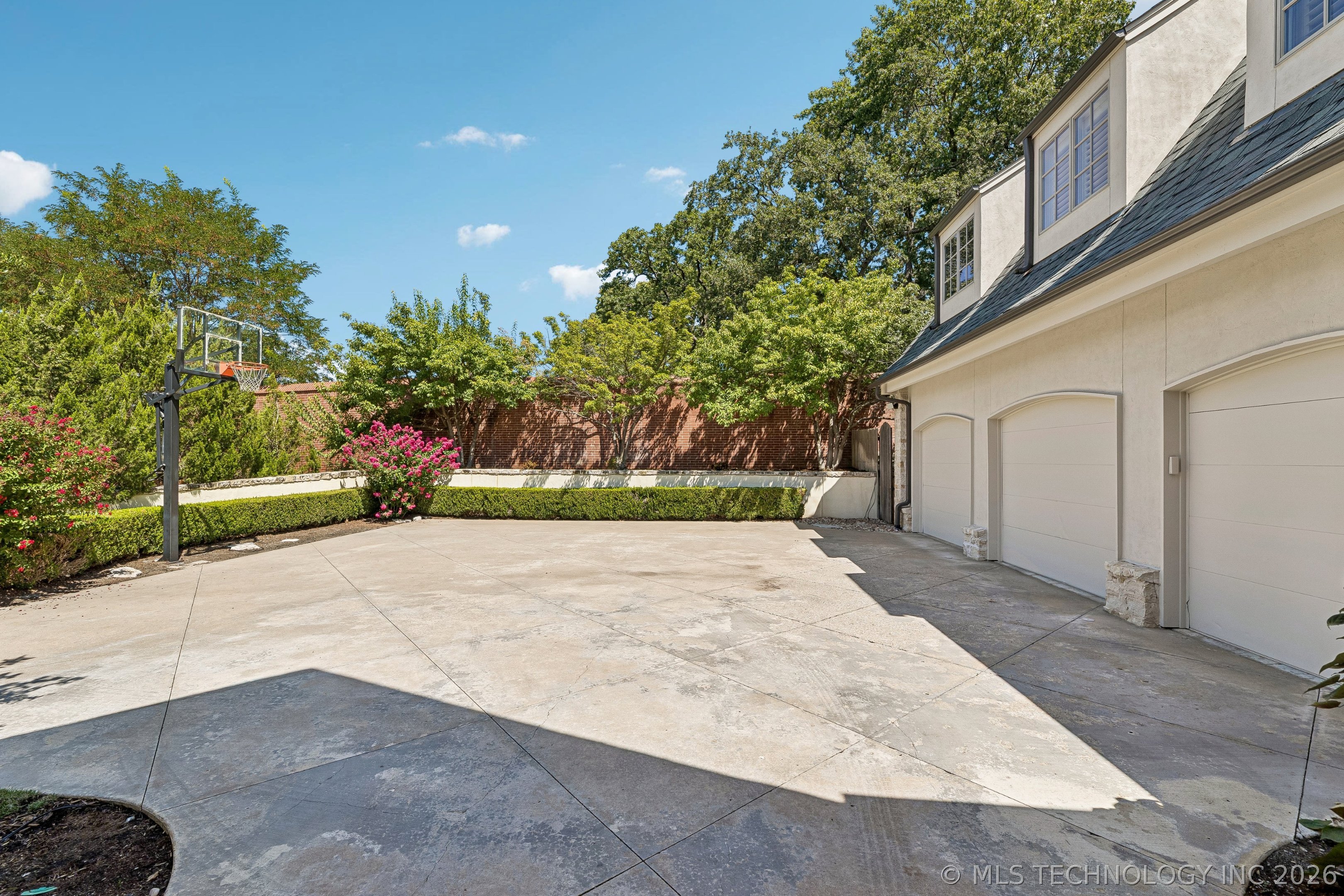 10805 S Marion Avenue Property Photo 63