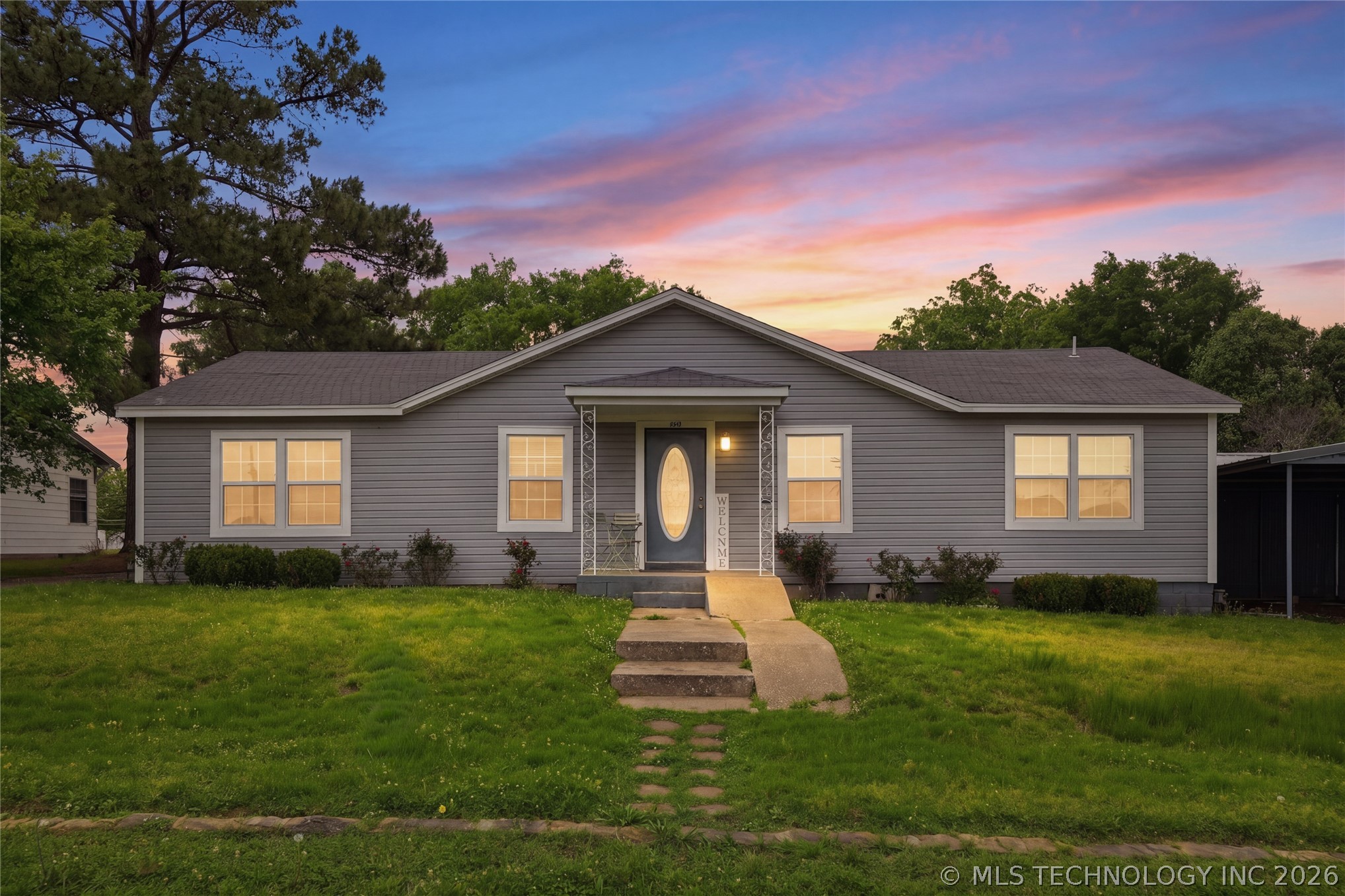 906 1st Street Property Photo 1