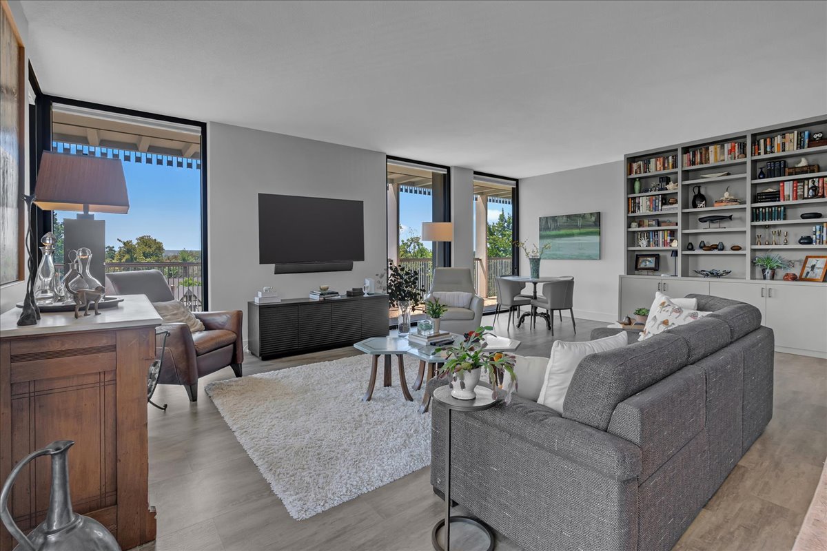 2300 S Riverside Drive 3f Property Photo 3