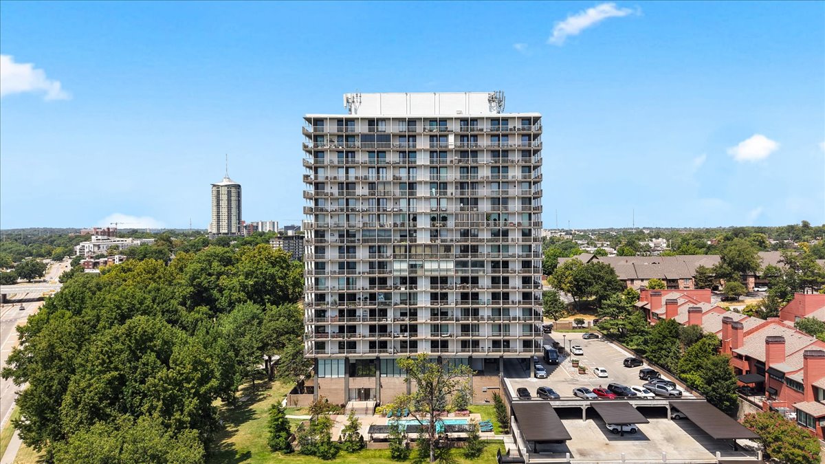 2300 S Riverside Drive 3f Property Photo 20