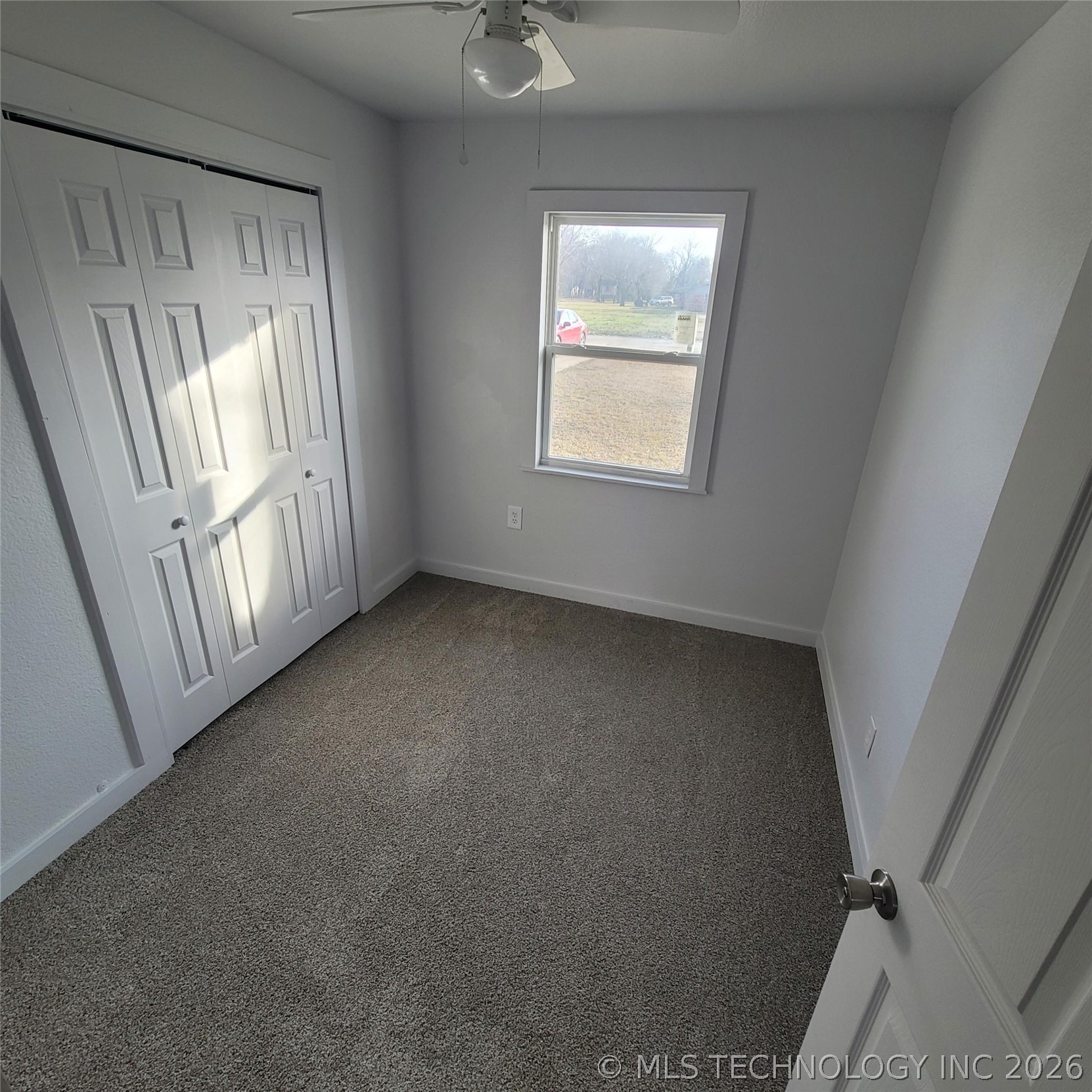 802 E Knisley Avenue Property Photo 2