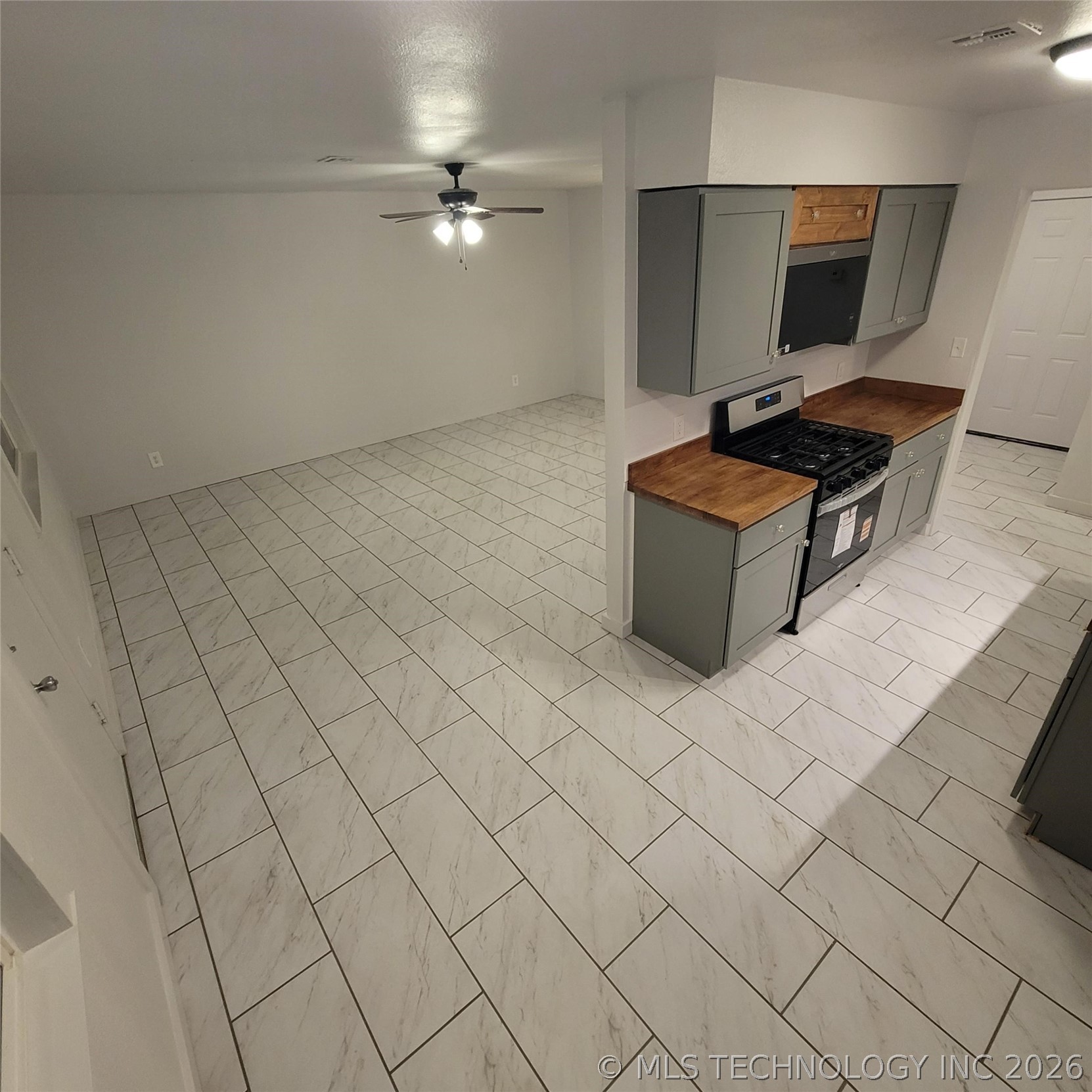 802 E Knisley Avenue Property Photo 4