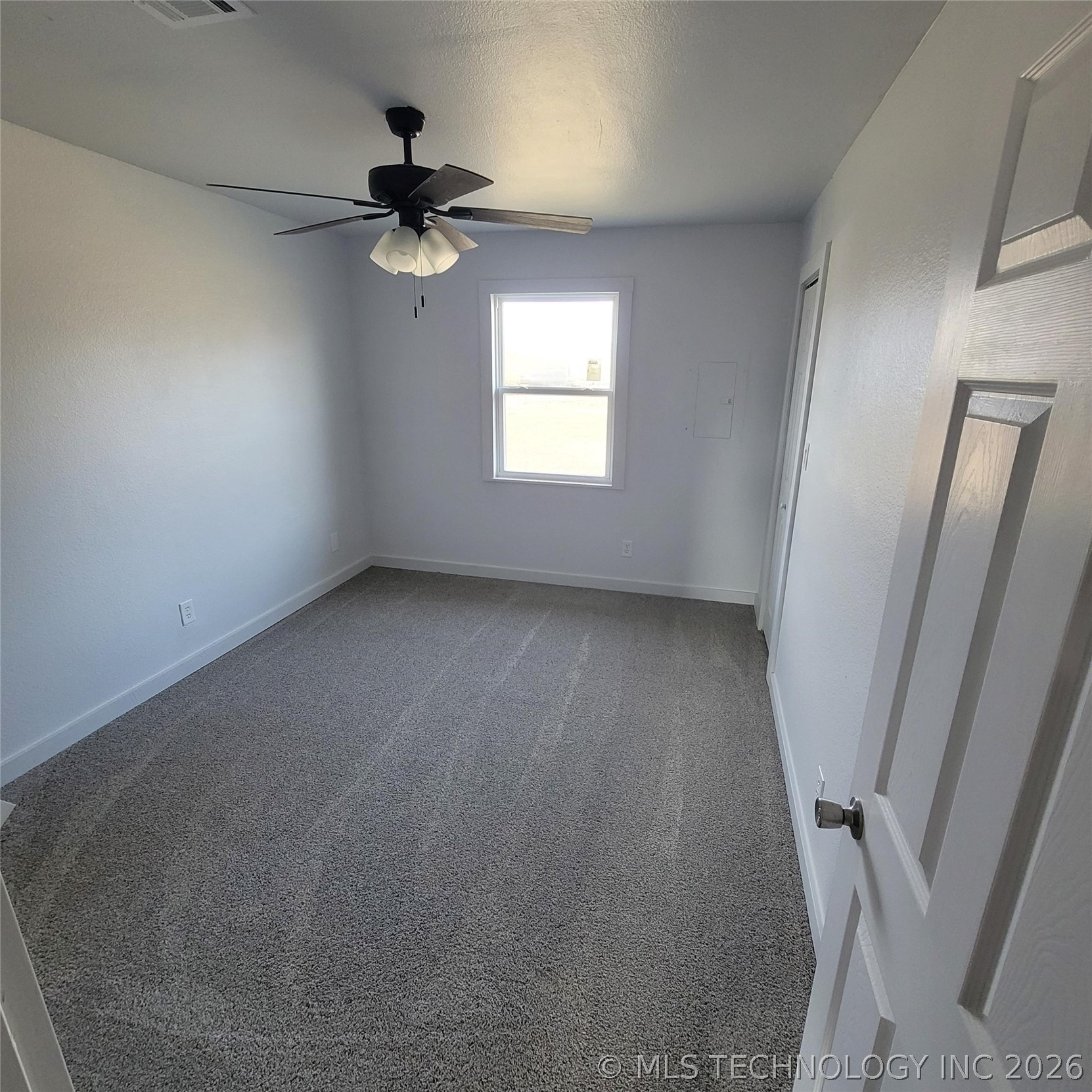 802 E Knisley Avenue Property Photo 6