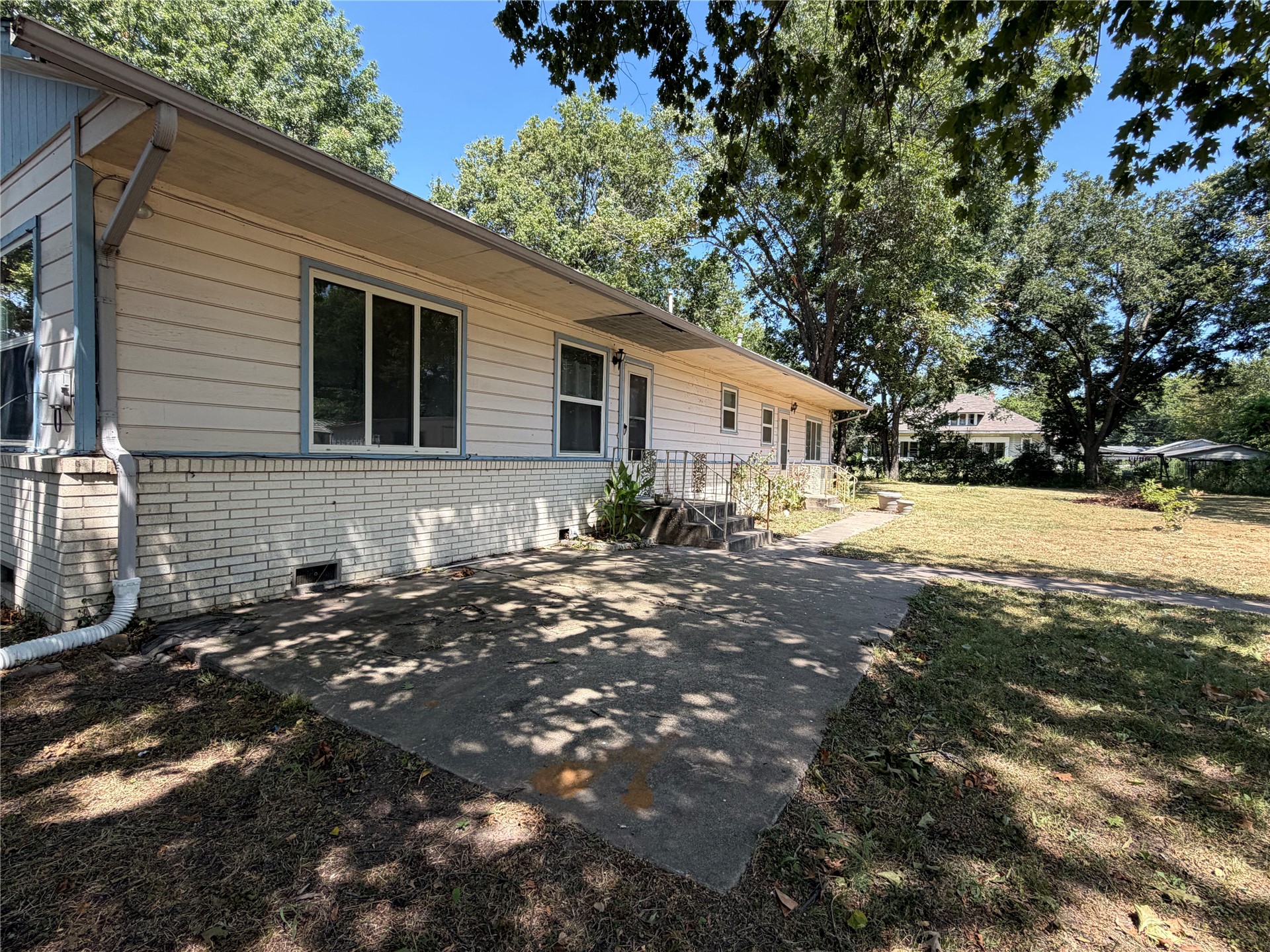 911 S Mcquarrie Avenue Property Photo 6