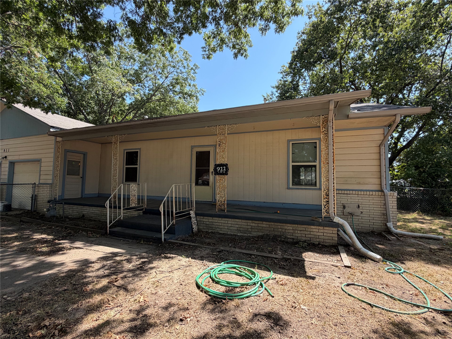 911 S Mcquarrie Avenue Property Photo 9