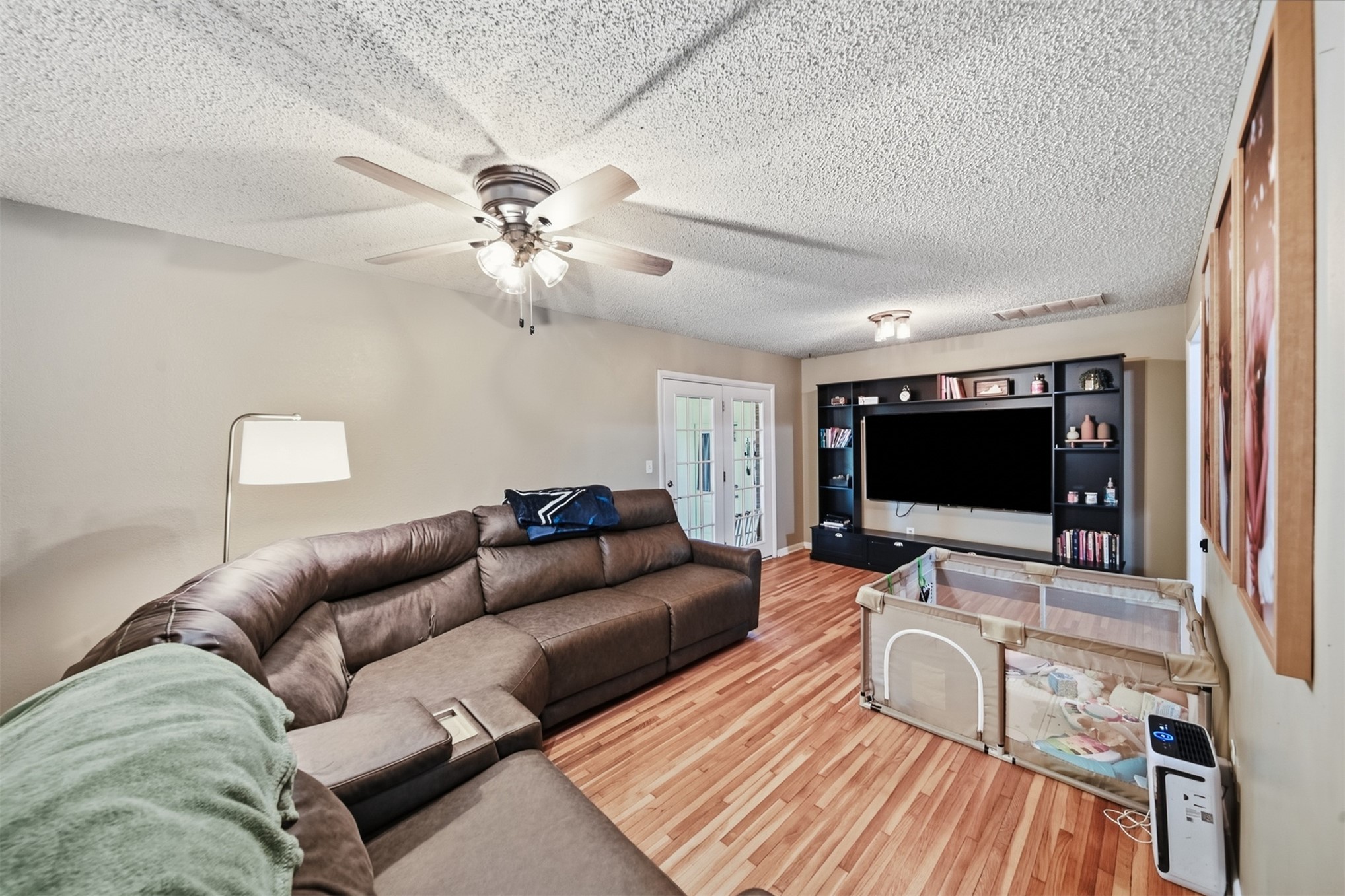 4513 S Zenith Avenue Property Photo 5